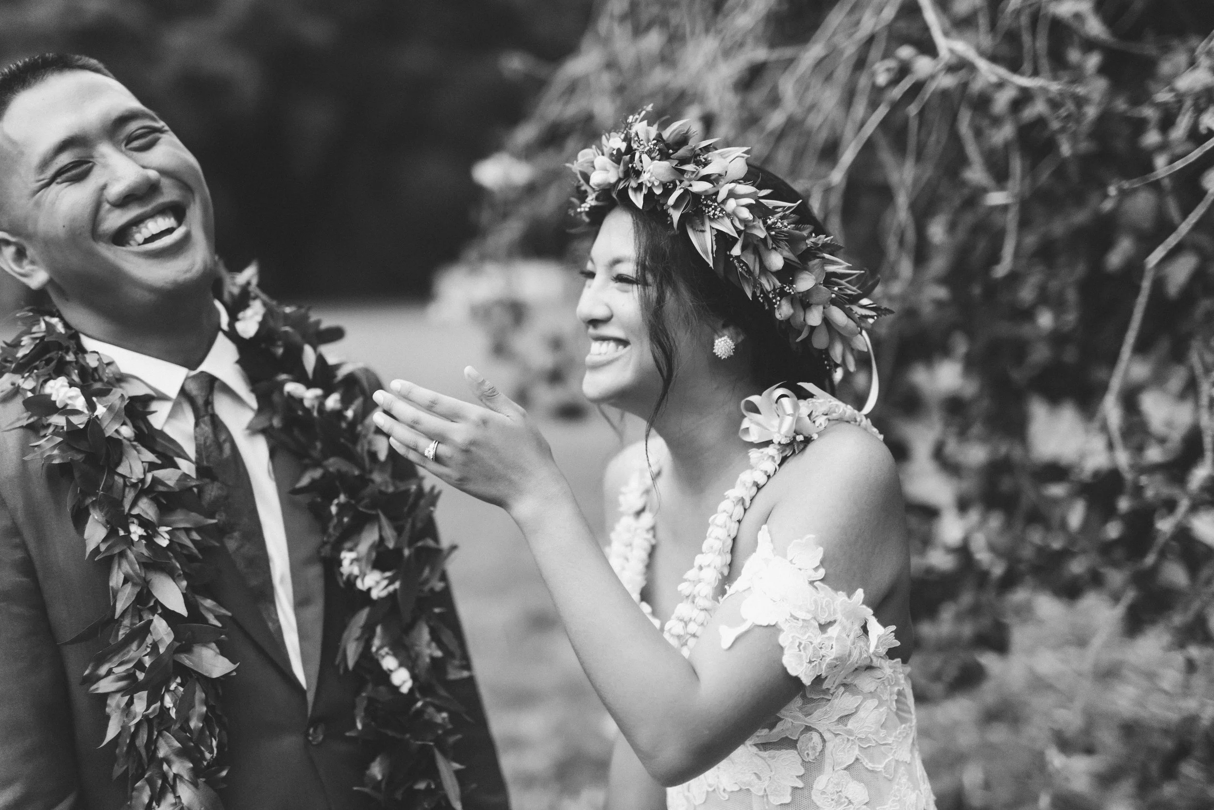 romantic-waimea-valley-wedding-bride-and-groom-portraits (18).jpg