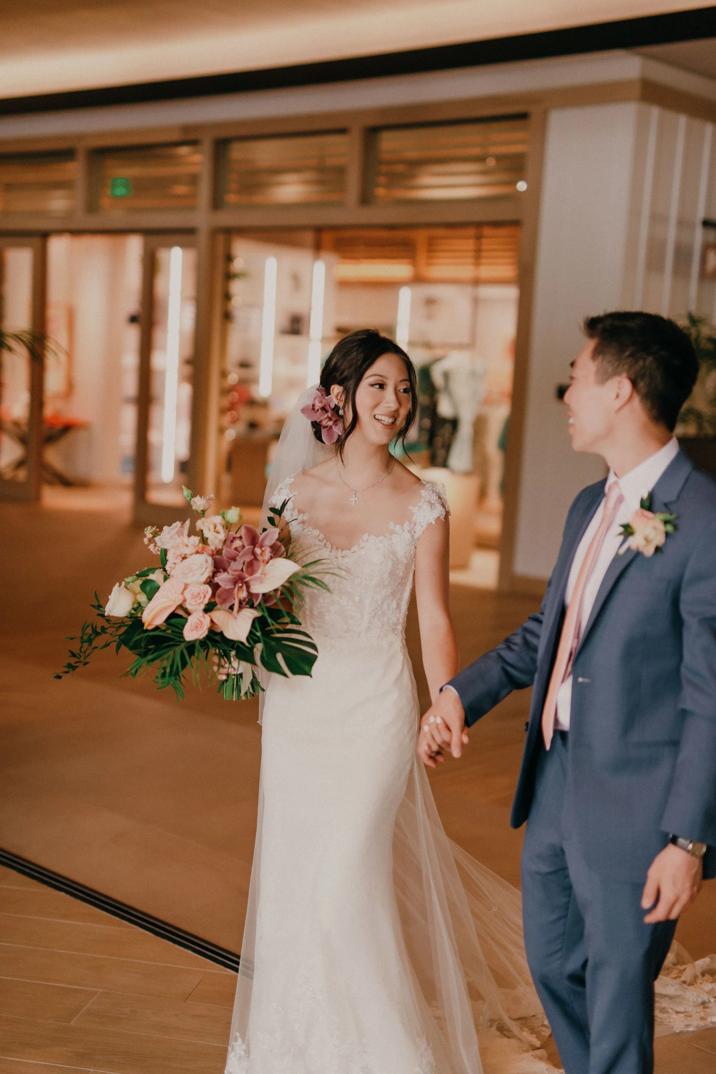 ritz-carlton-turtle-bay-wedding-phototgrapher (46).jpg