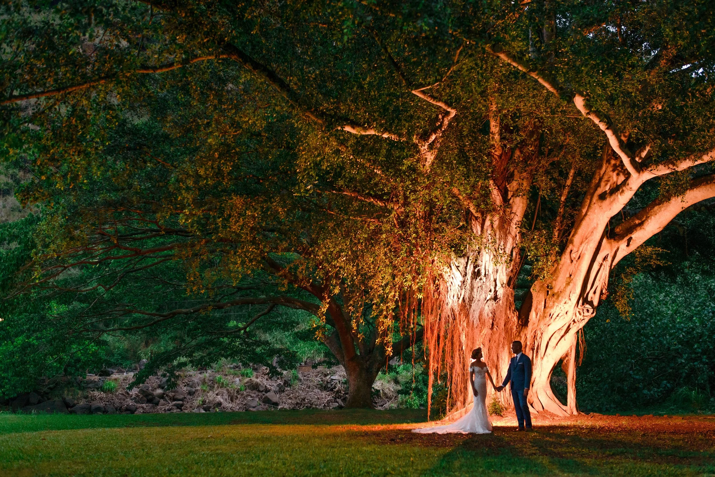 romantic-tropical-boho-waimea-valley-wedding-bride-and-groom-portraits (27).jpg