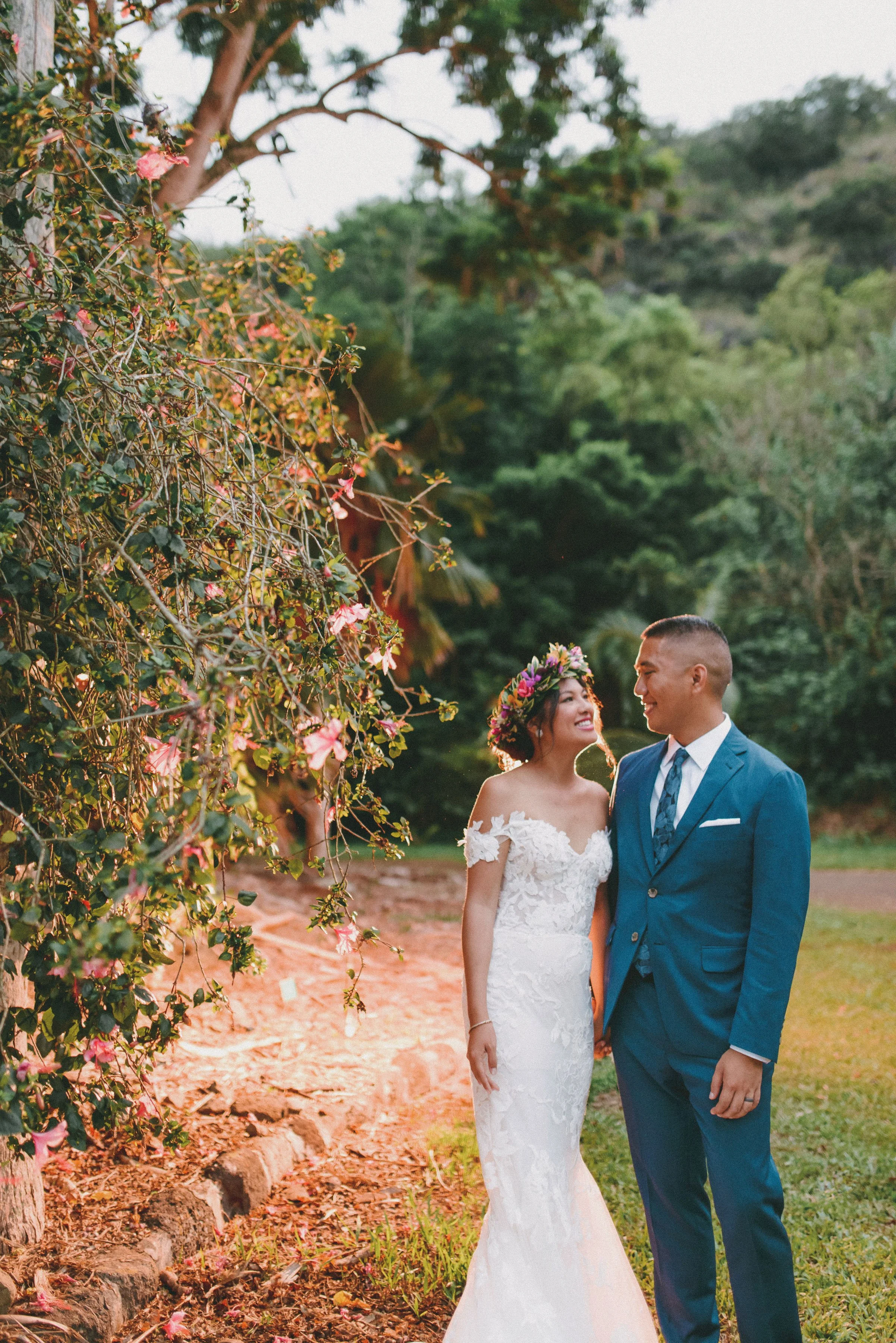 waimea-valley-wedding-bride-and-groom-portraits (24).jpg