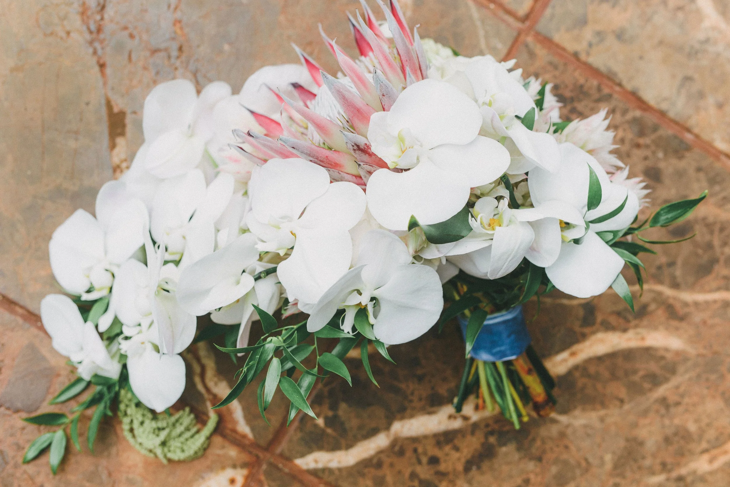 hawaii-tropical-boho-waimea-valley-wedding-getting-ready (17).jpg