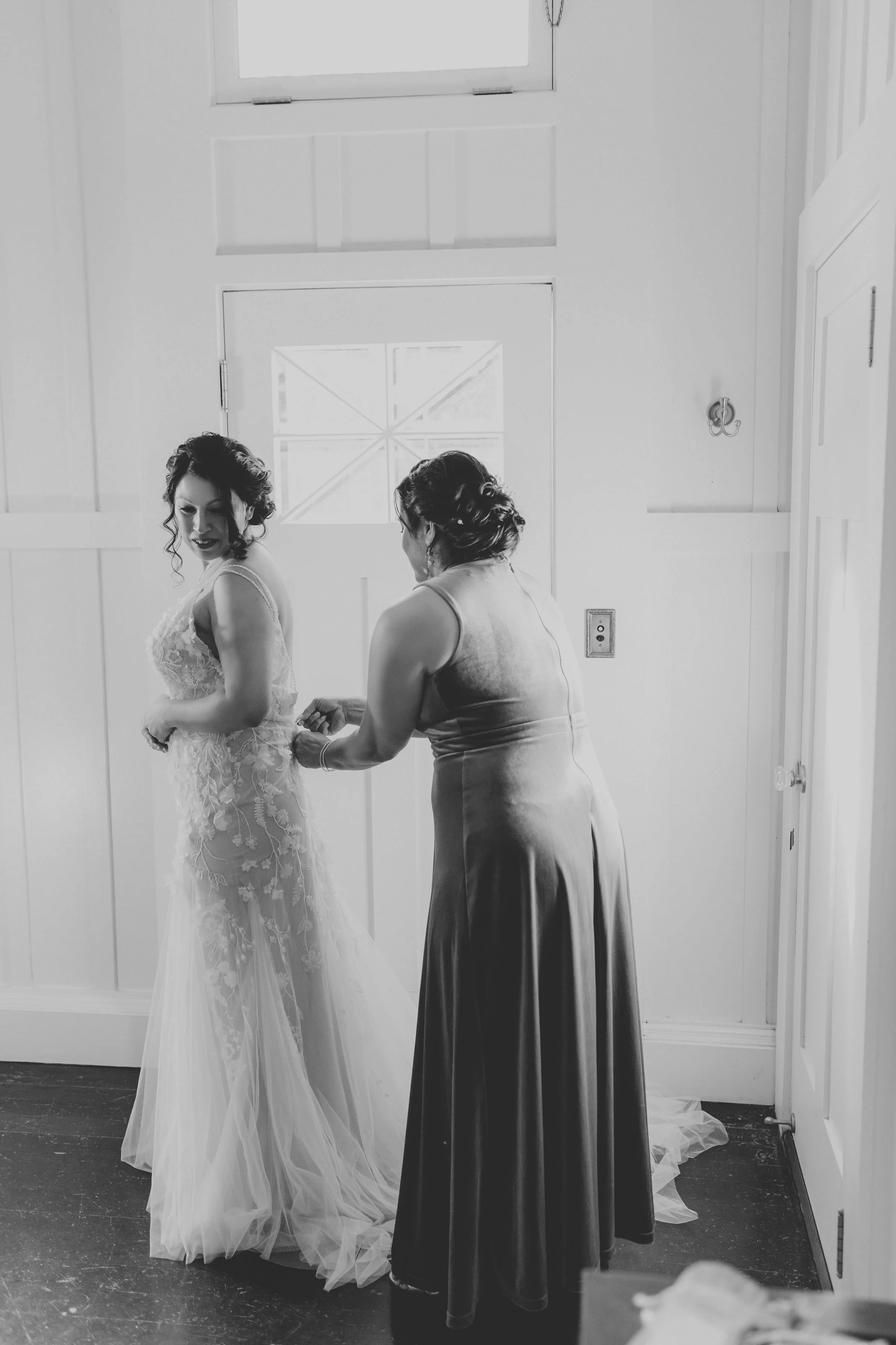 hawaii-dillingham-ranch-wedding-getting-ready (111).jpg