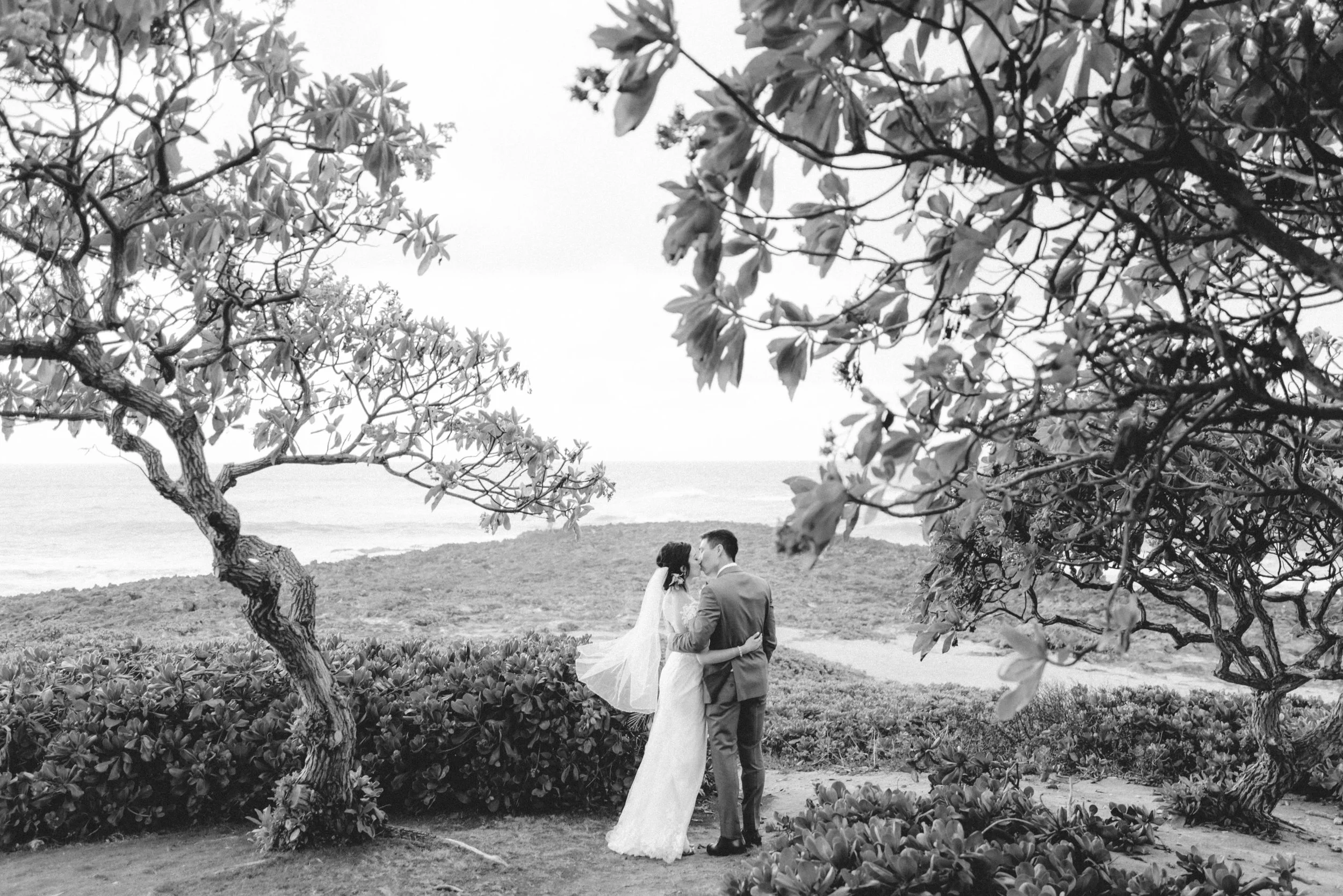 ritz-carlton-turtle-bay-wedding-phototgrapher (66).jpg
