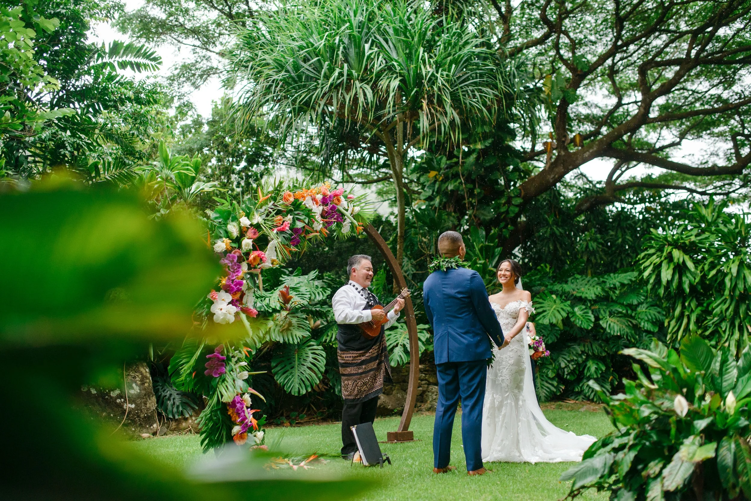 hawaii-colorful-waimea-valley-wedding-hawaiian-ceremony (61).jpg