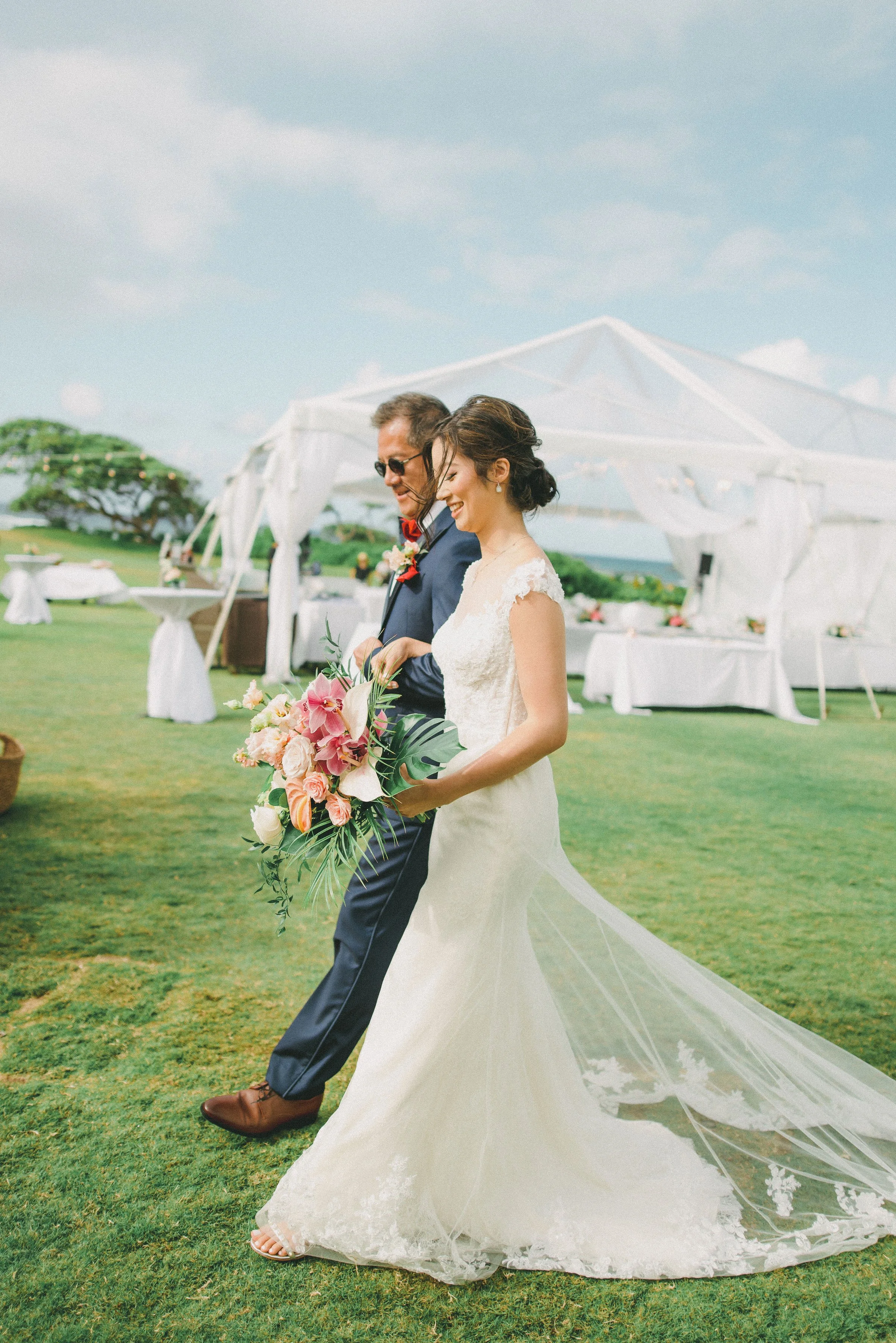 ritz-carlton-turtle-bay-wedding-phototgrapher (85).jpg