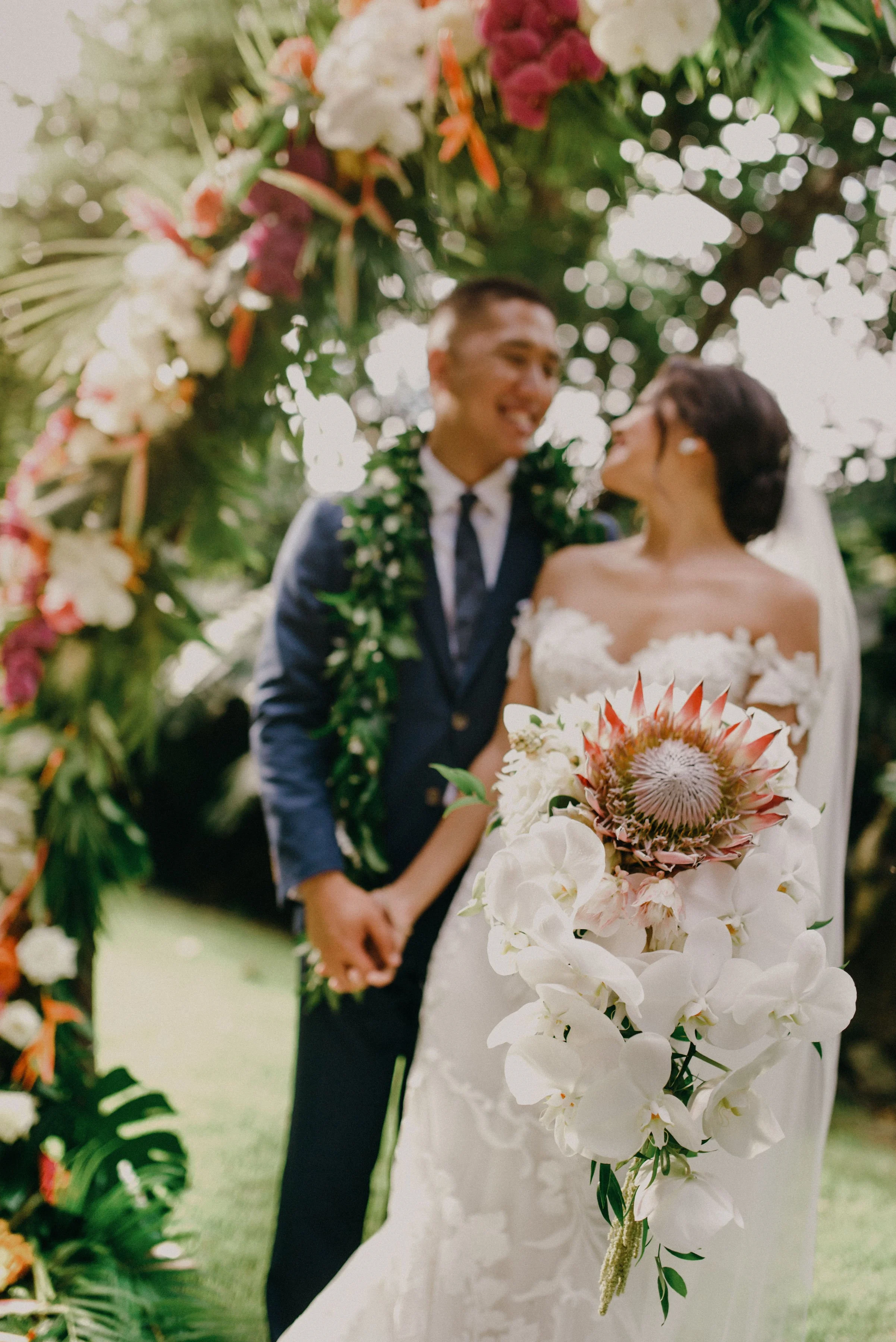 oahu-starry-waimea-valley-wedding-portraits (19).jpg