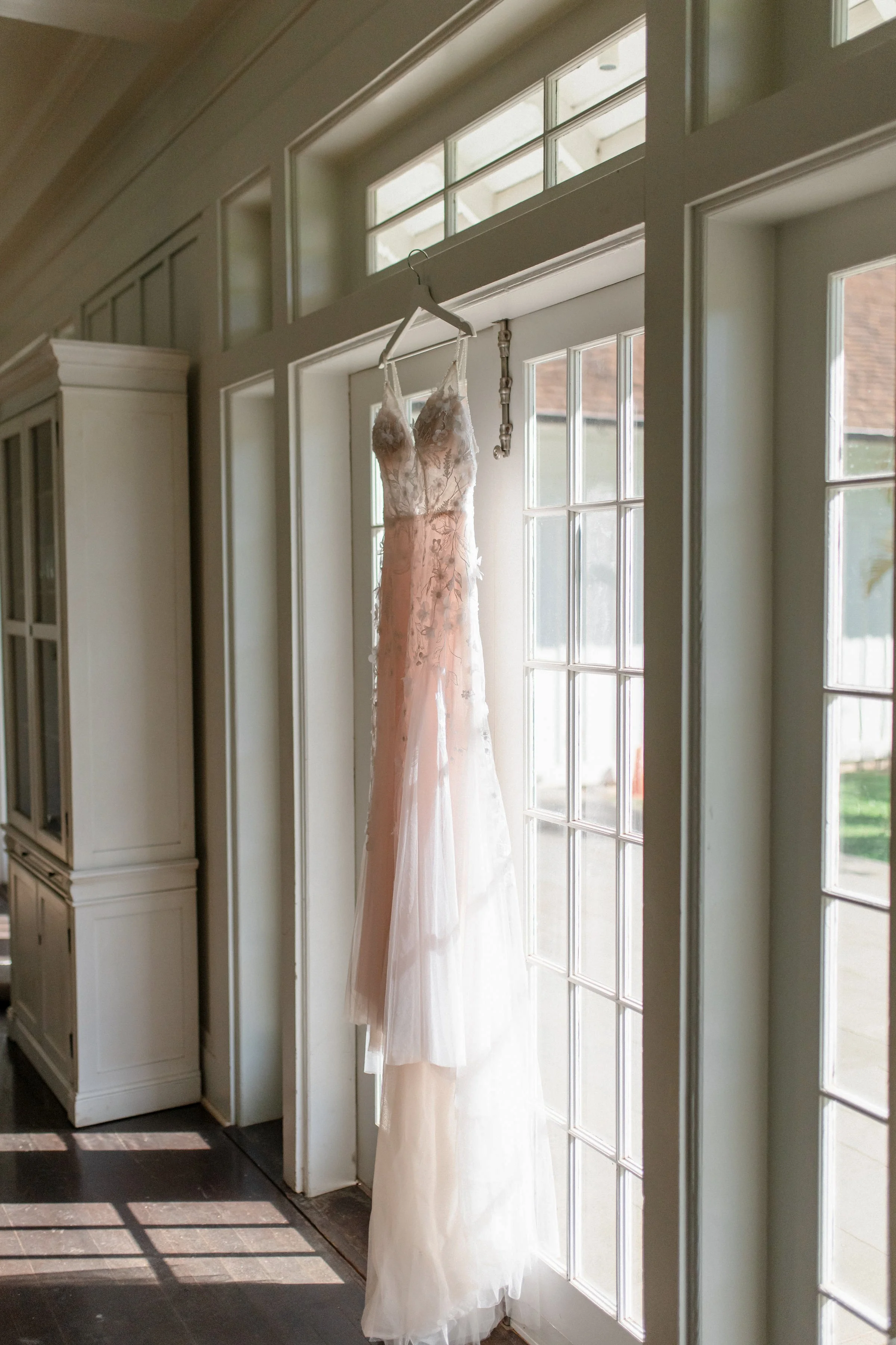 rustic-north-shore-wedding-getting-ready (30).jpg