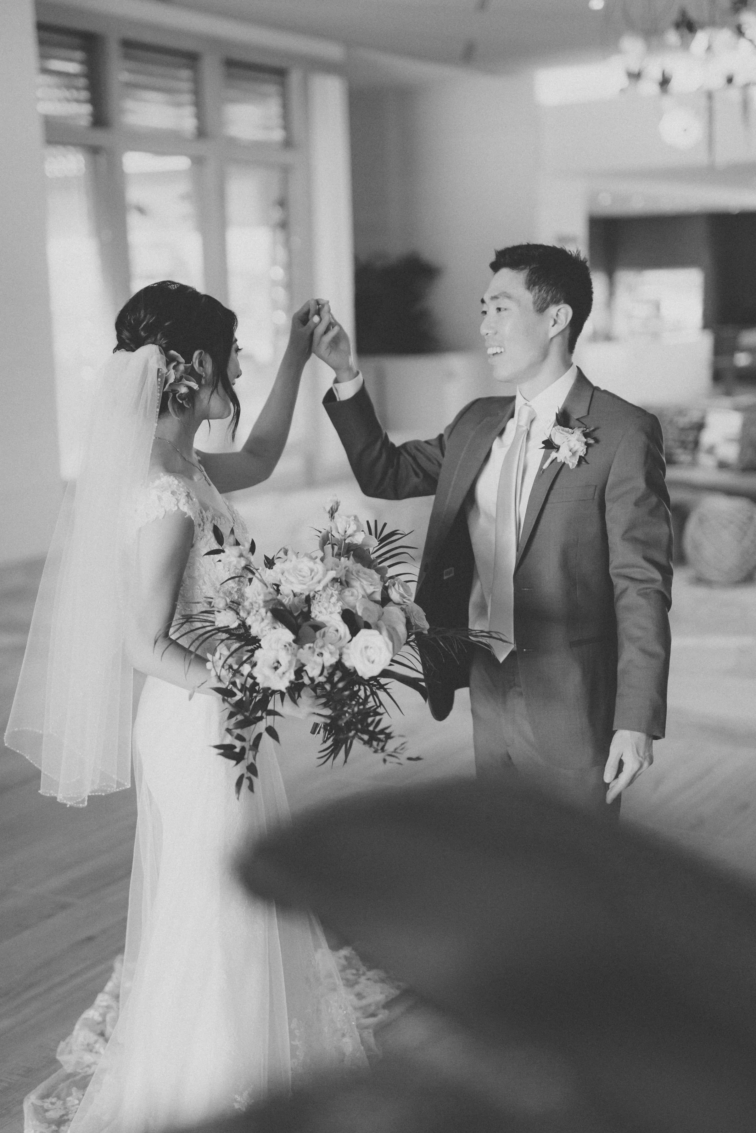 ritz-carlton-turtle-bay-wedding-phototgrapher (37).jpg
