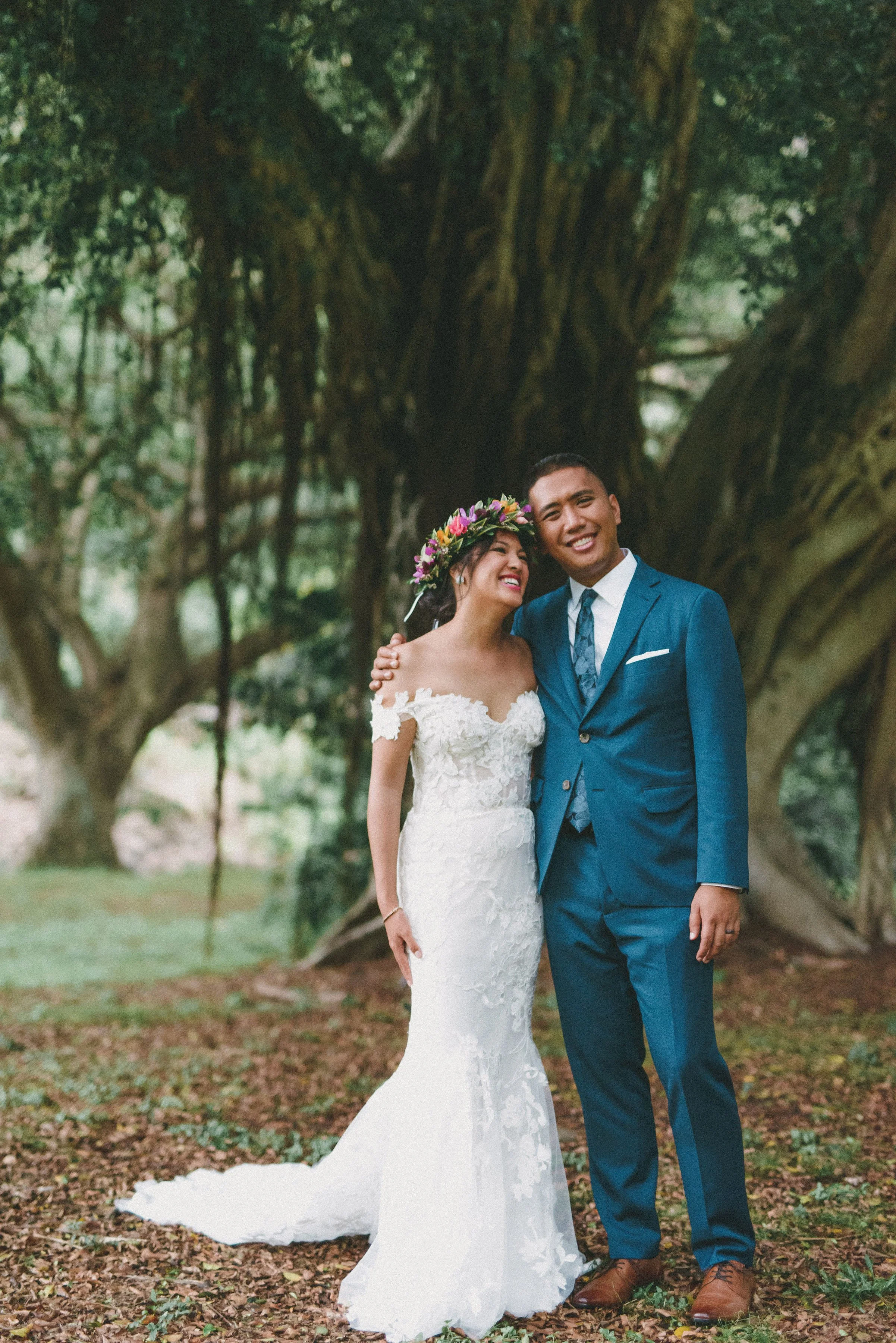 romantic-tropical-boho-waimea-valley-wedding-bride-and-groom-portraits (34).jpg