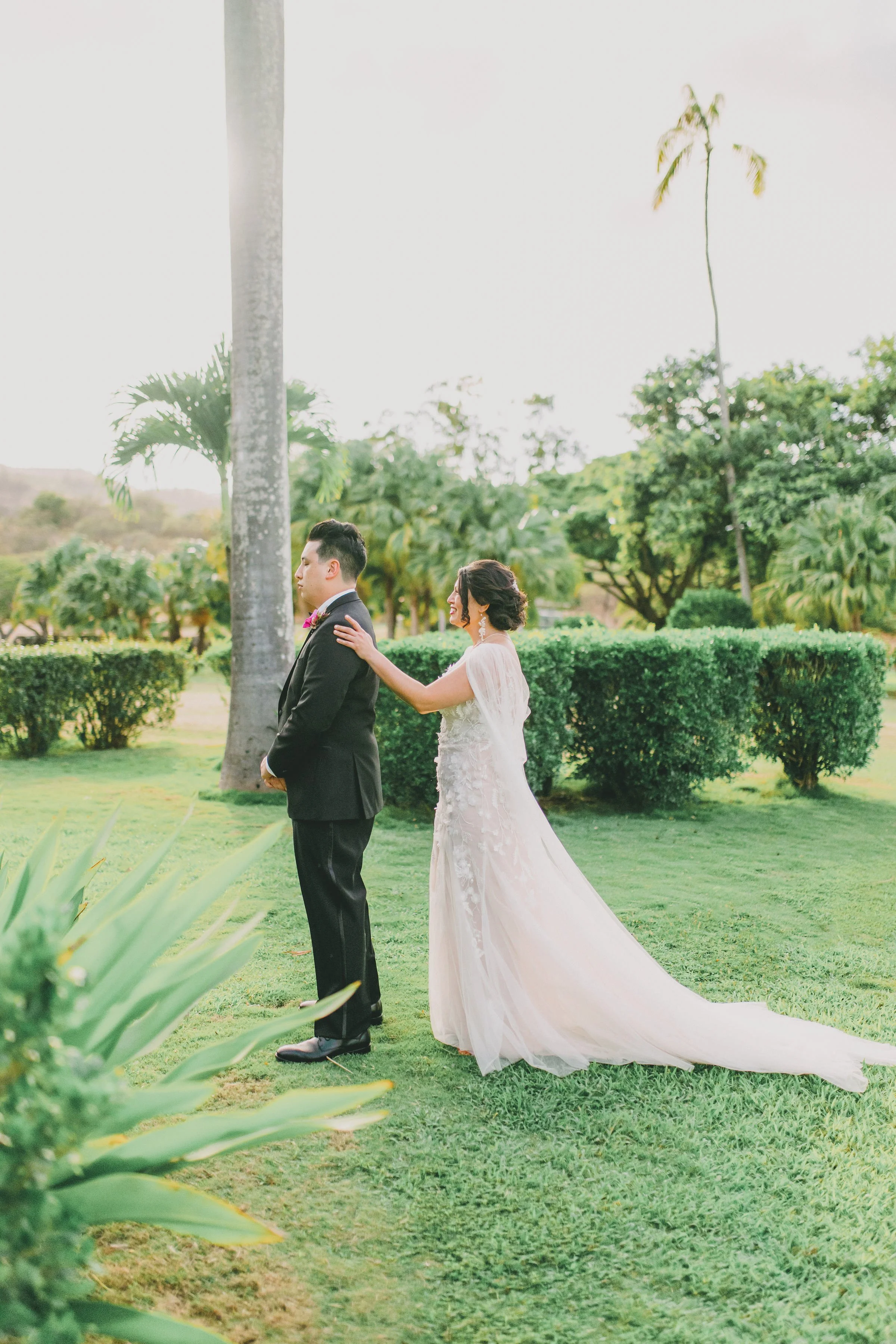 hawaii-dillingham-ranch-wedding-first-look (11).jpg