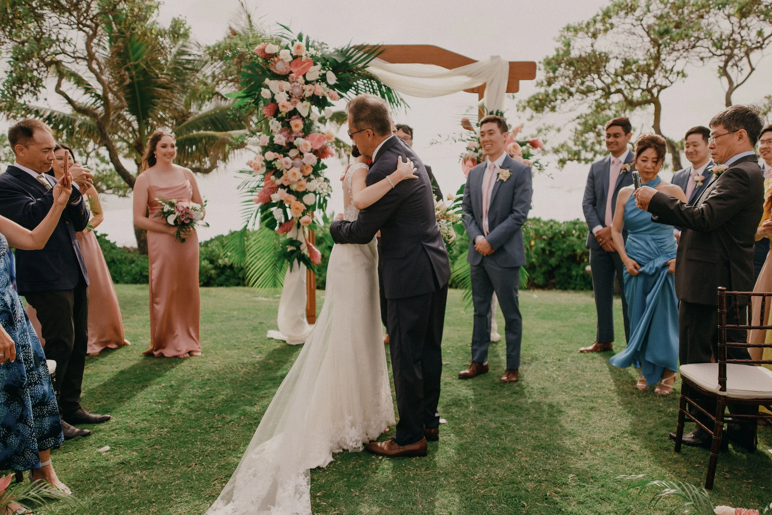 ritz-carlton-turtle-bay-wedding-phototgrapher (87).jpg