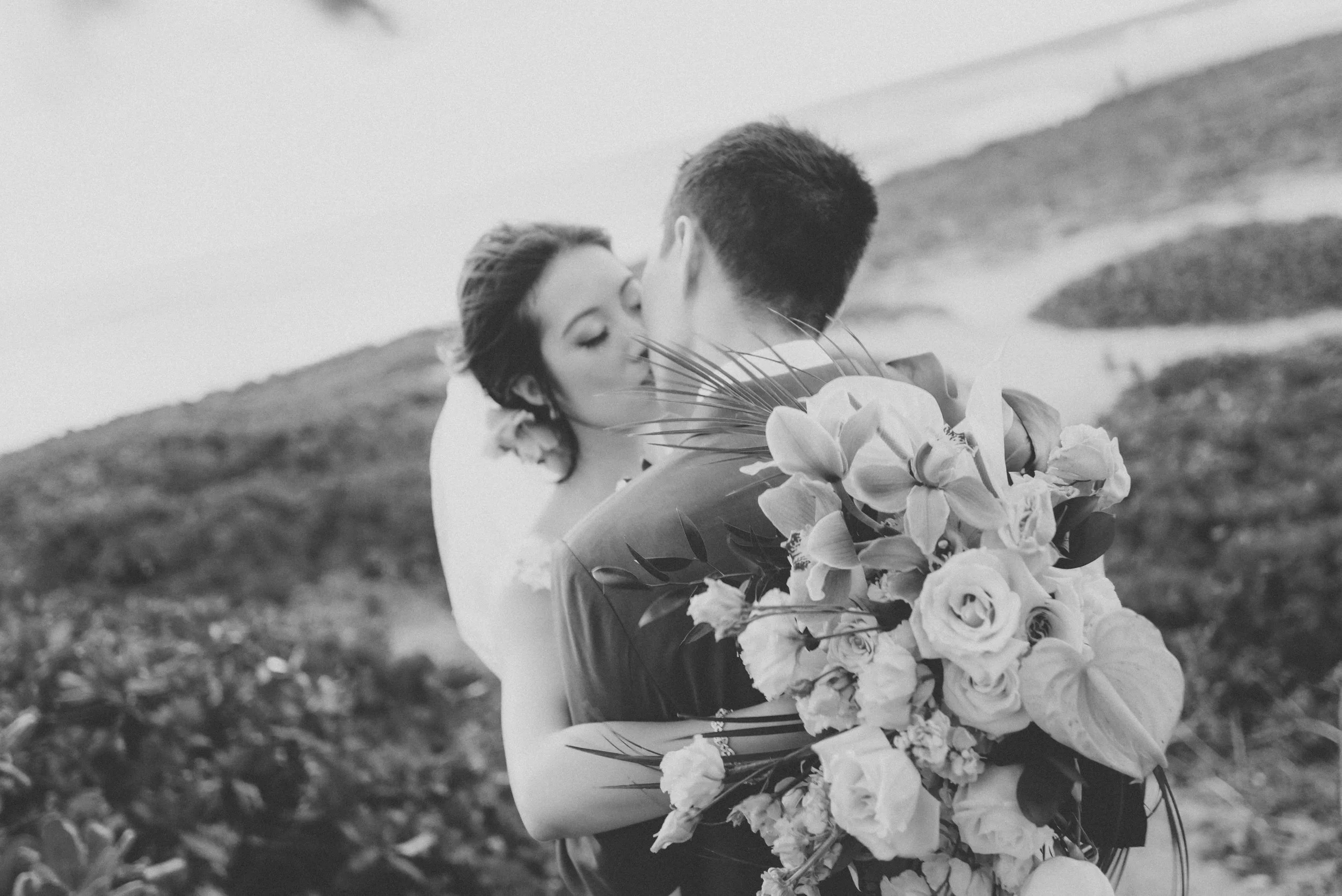 ritz-carlton-turtle-bay-wedding-phototgrapher (68).jpg