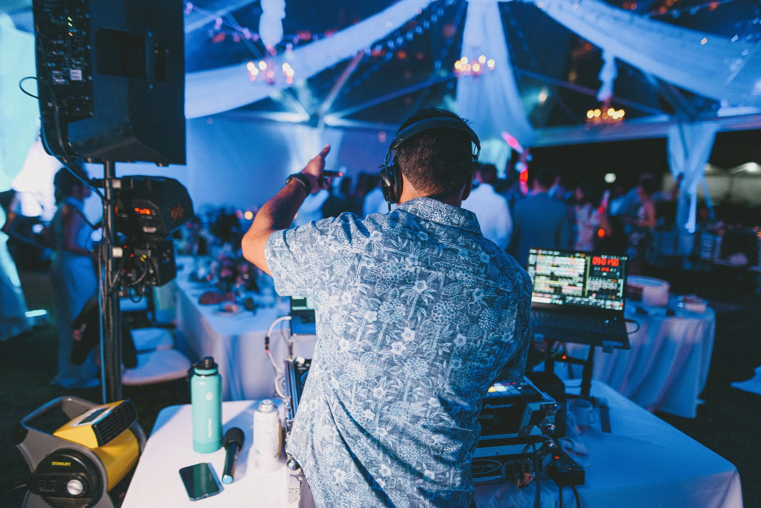 ritz-carlton-turtle-bay-wedding-phototgrapher (104).jpg