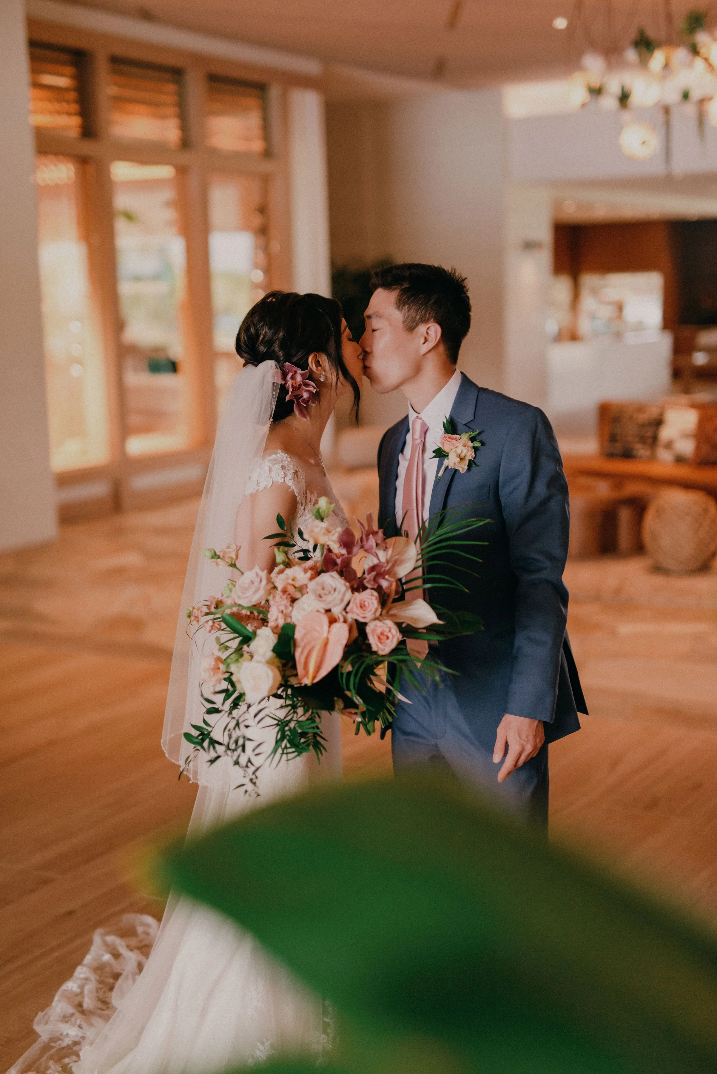 ritz-carlton-turtle-bay-wedding-phototgrapher (38).jpg