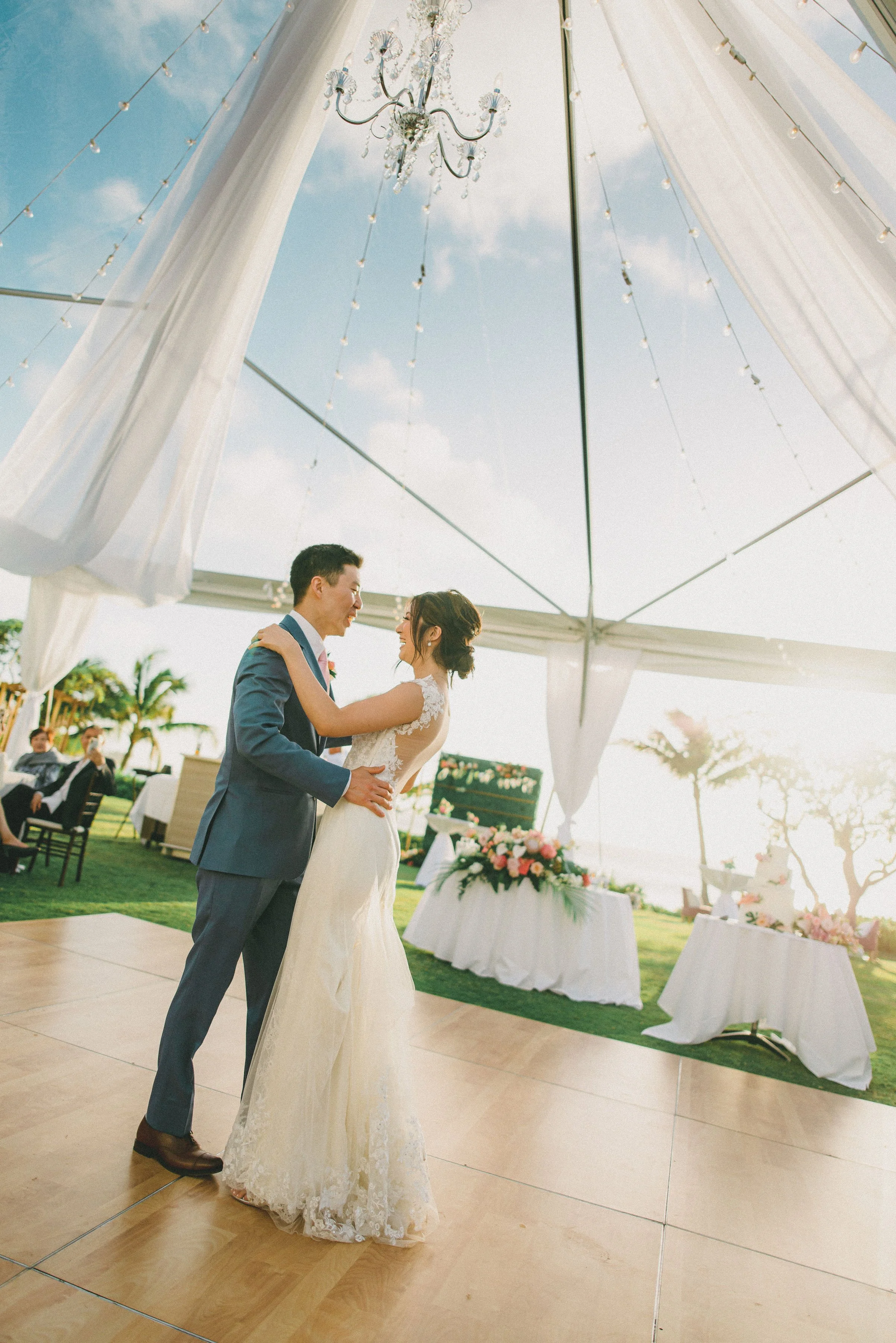 ritz-carlton-turtle-bay-wedding-phototgrapher (46).jpg