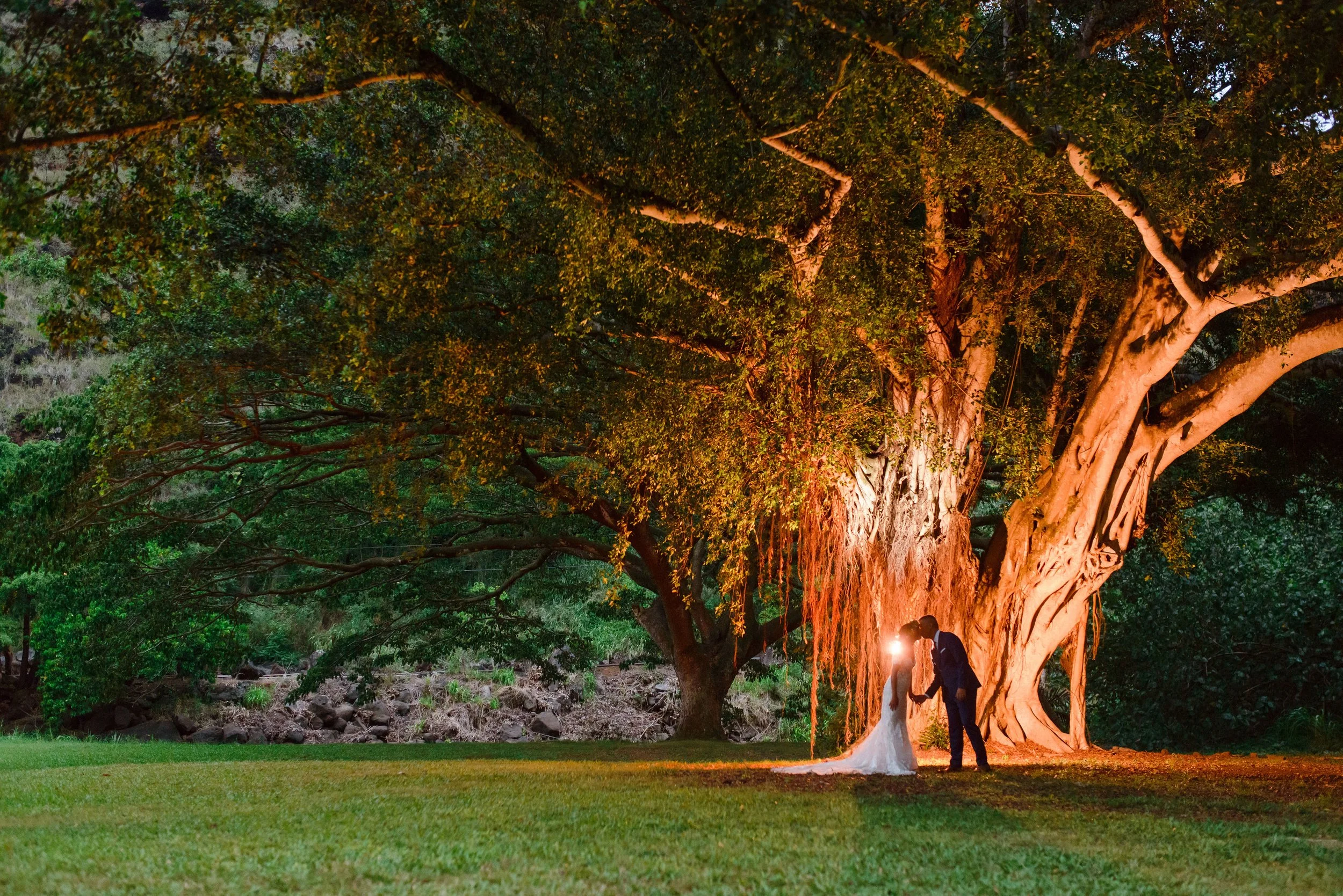 romantic-tropical-boho-waimea-valley-wedding-bride-and-groom-portraits (32).jpg