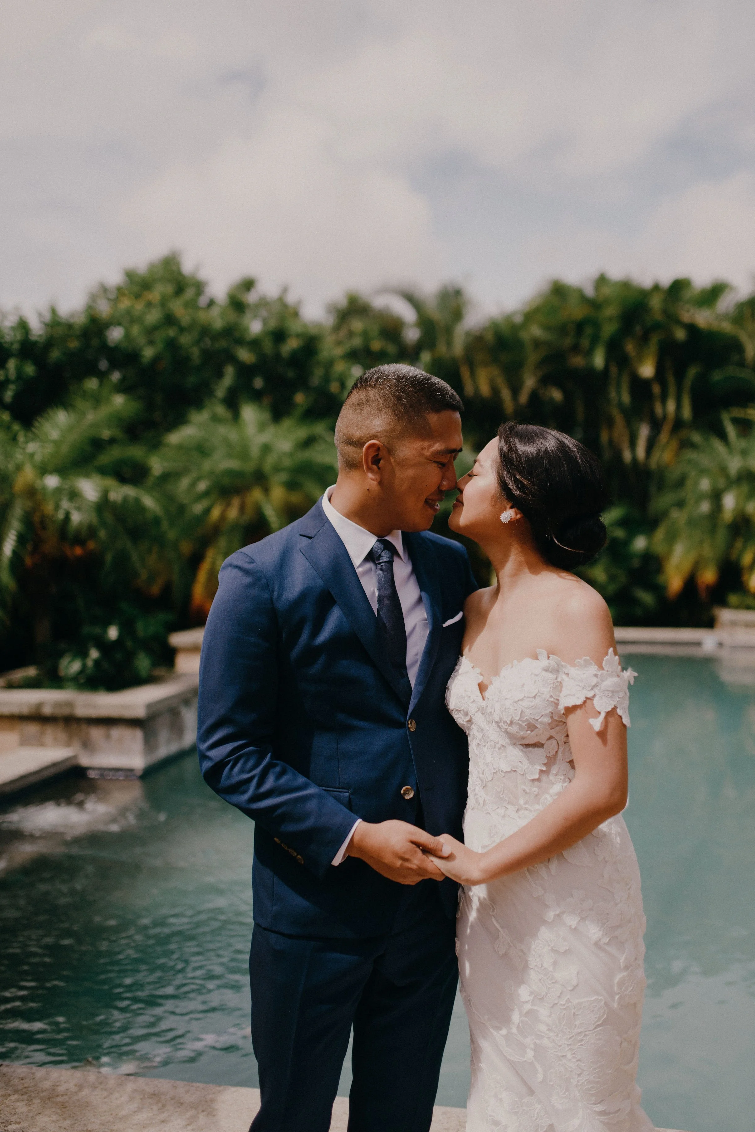 oahu-hawaii-romantic-tropical-starry-boho-waimea-valley-wedding-firstlook (19).jpg