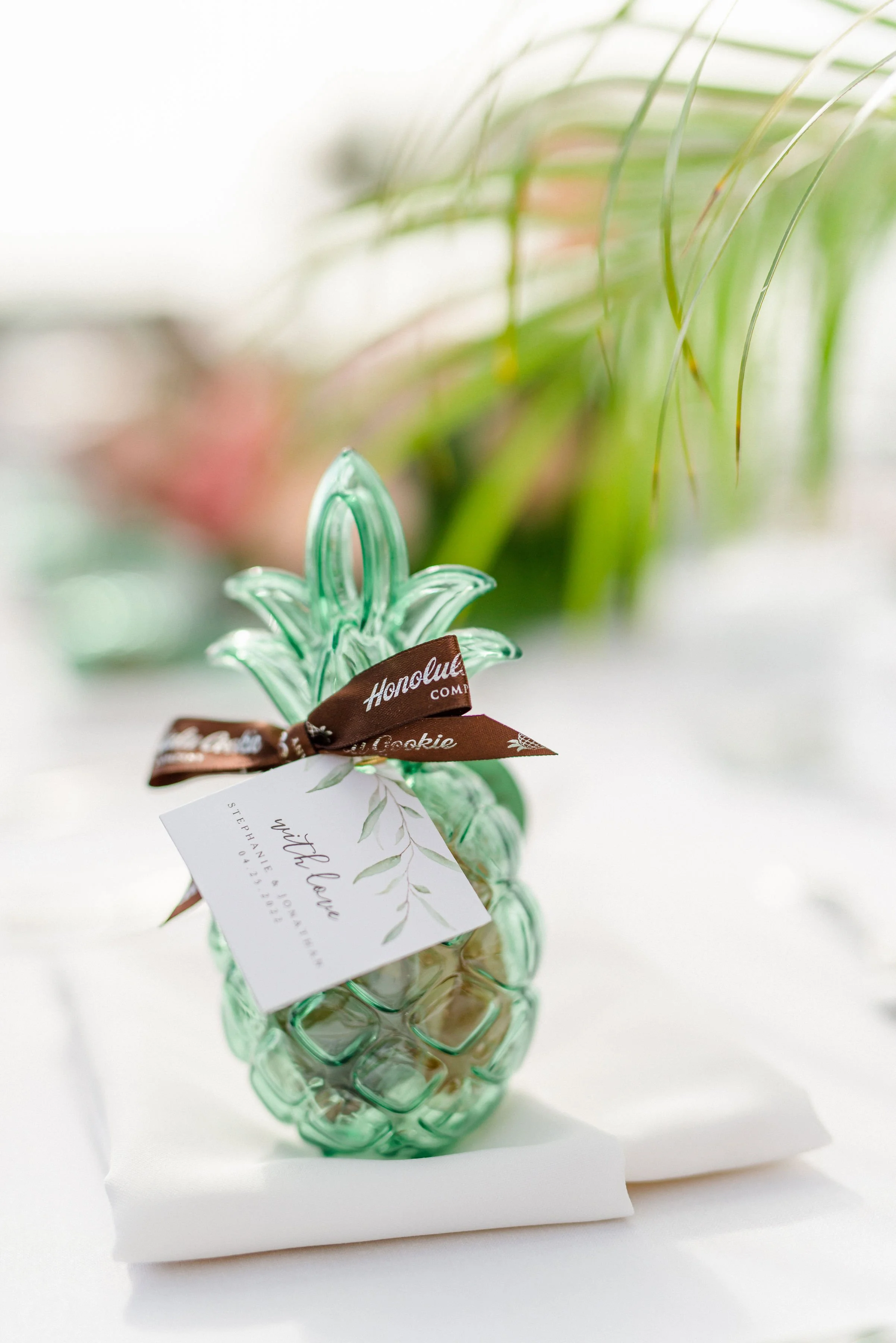 ritz-carlton-turtle-bay-wedding-phototgrapher (77).jpg