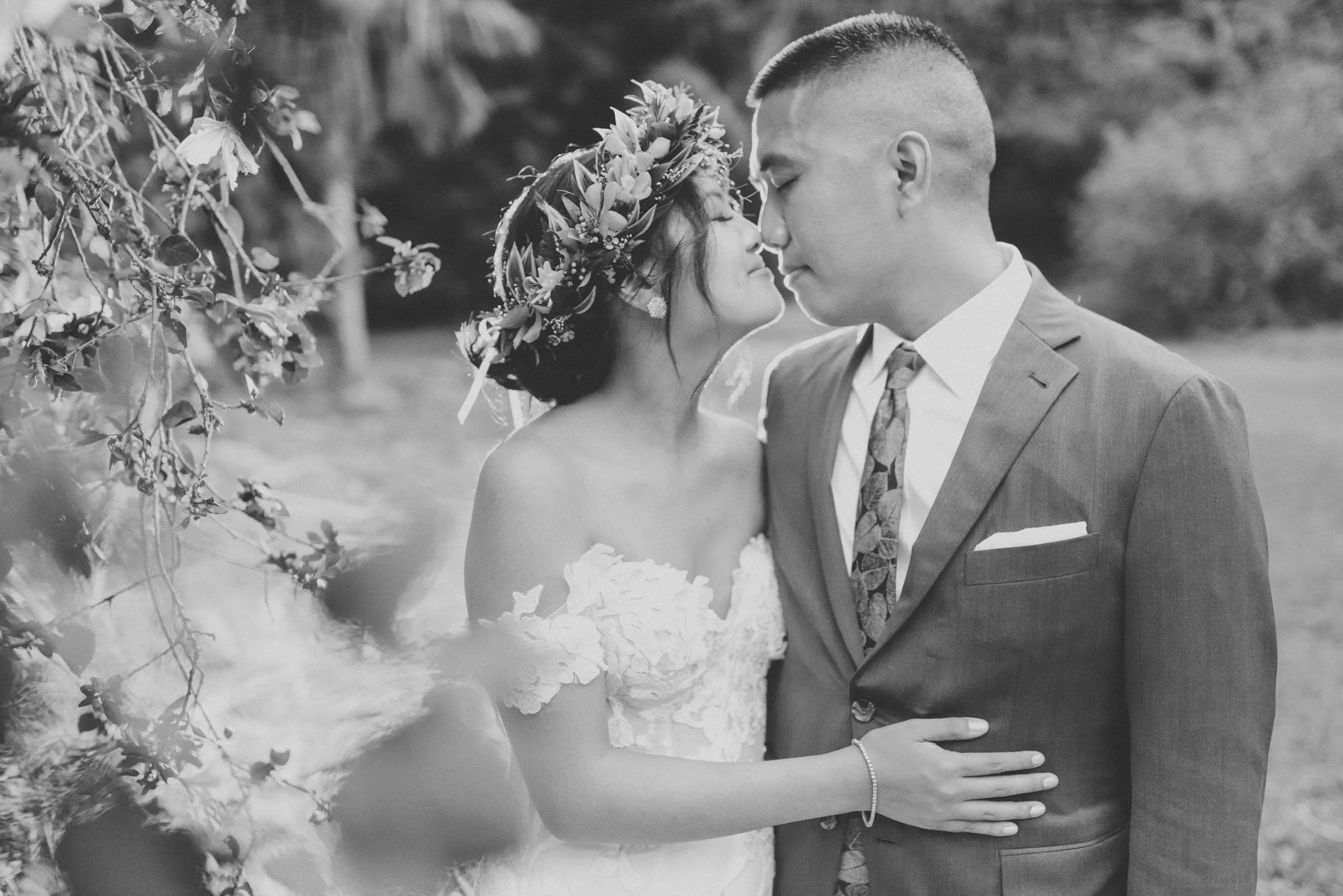 waimea-valley-wedding-bride-and-groom-portraits (23).jpg