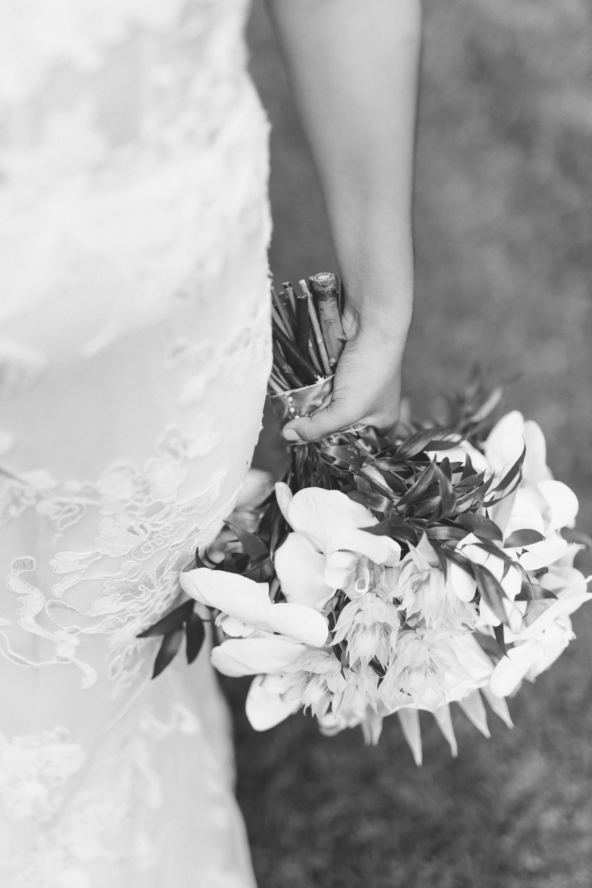 tropical-boho-waimea-valley-wedding-portraits (21).jpg