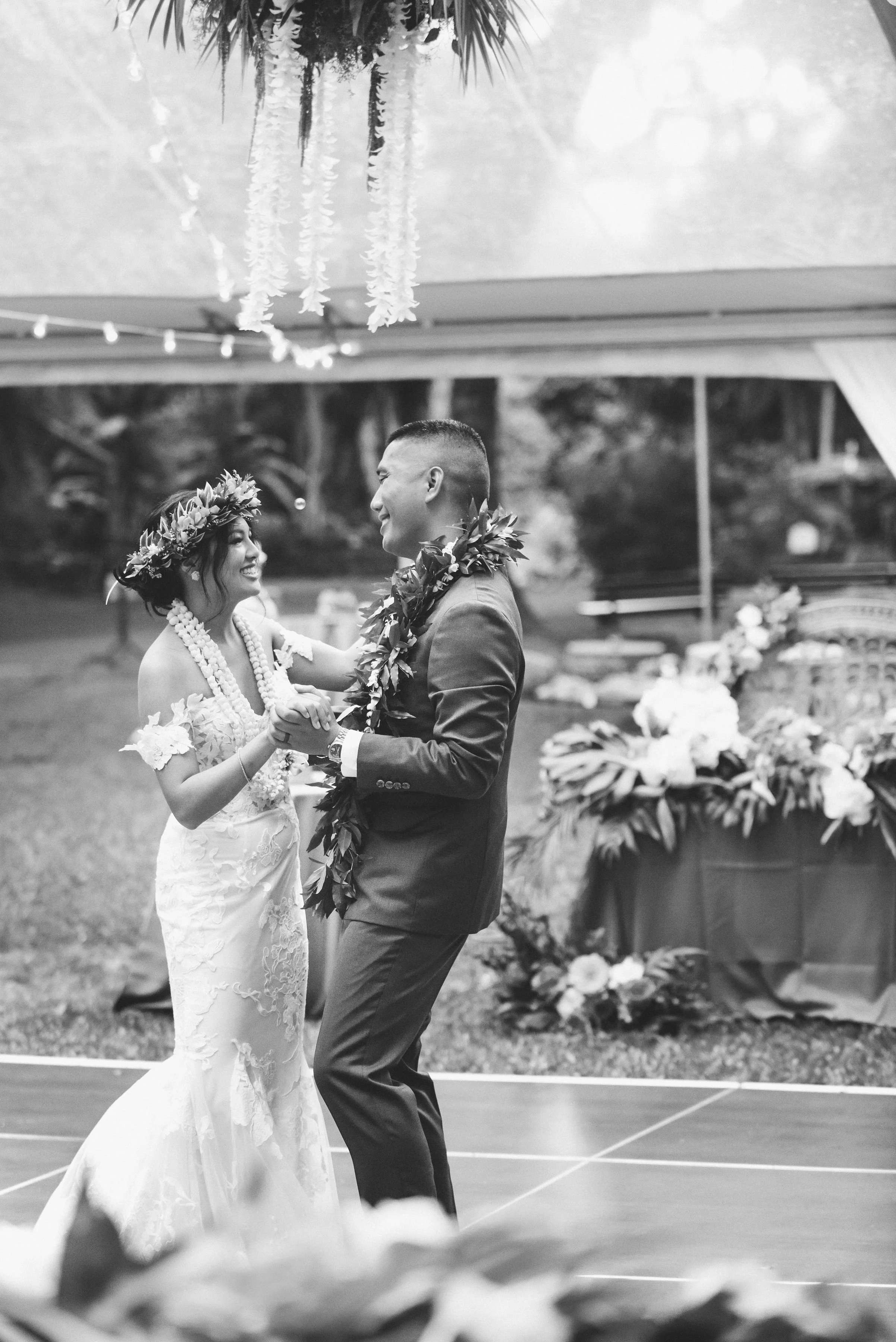 hawaii-colorful-waimea-valley-wedding-reception-details- (116).jpg