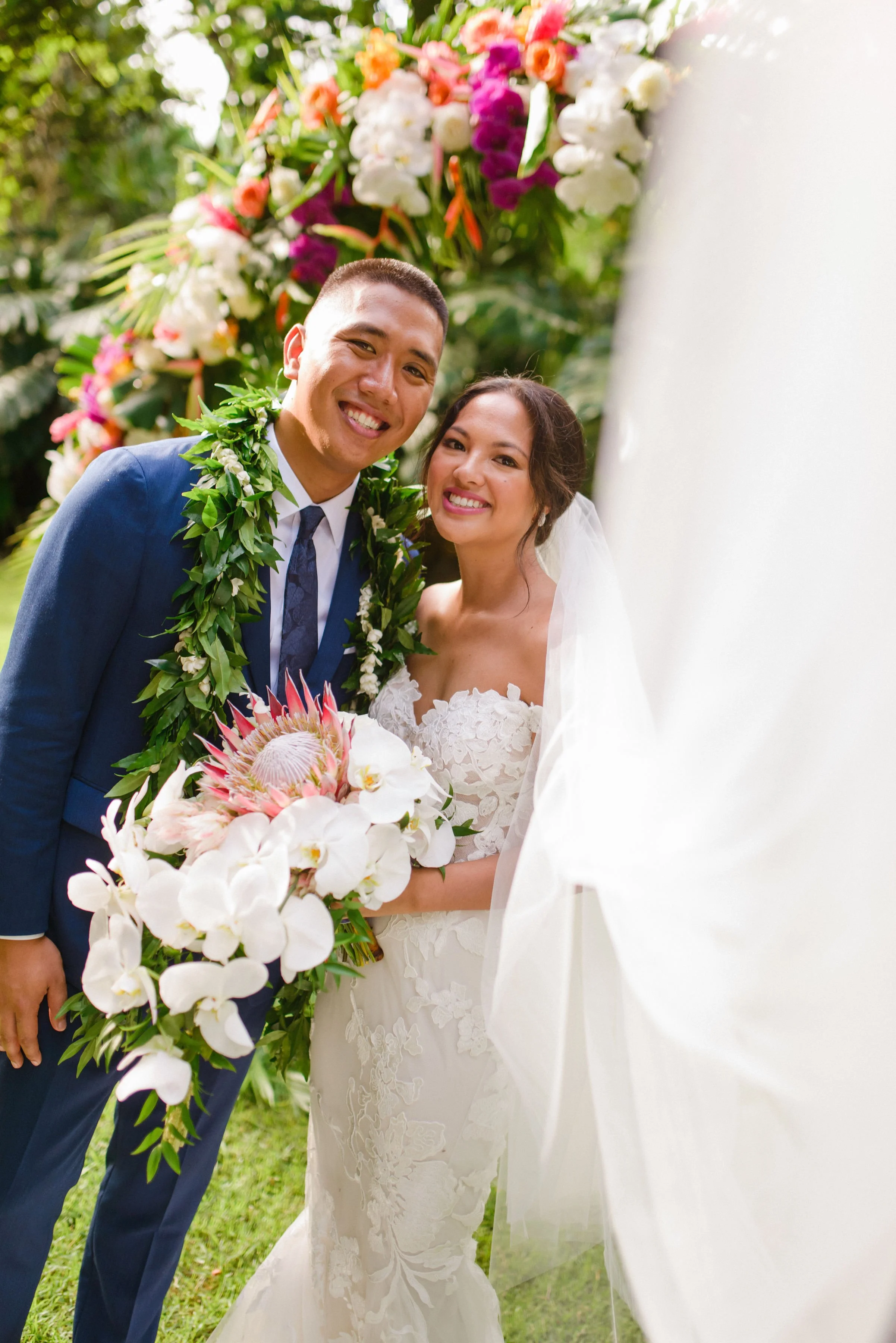 colorful-romantic-tropical-boho-waimea-valley-wedding-portraits (15).jpg