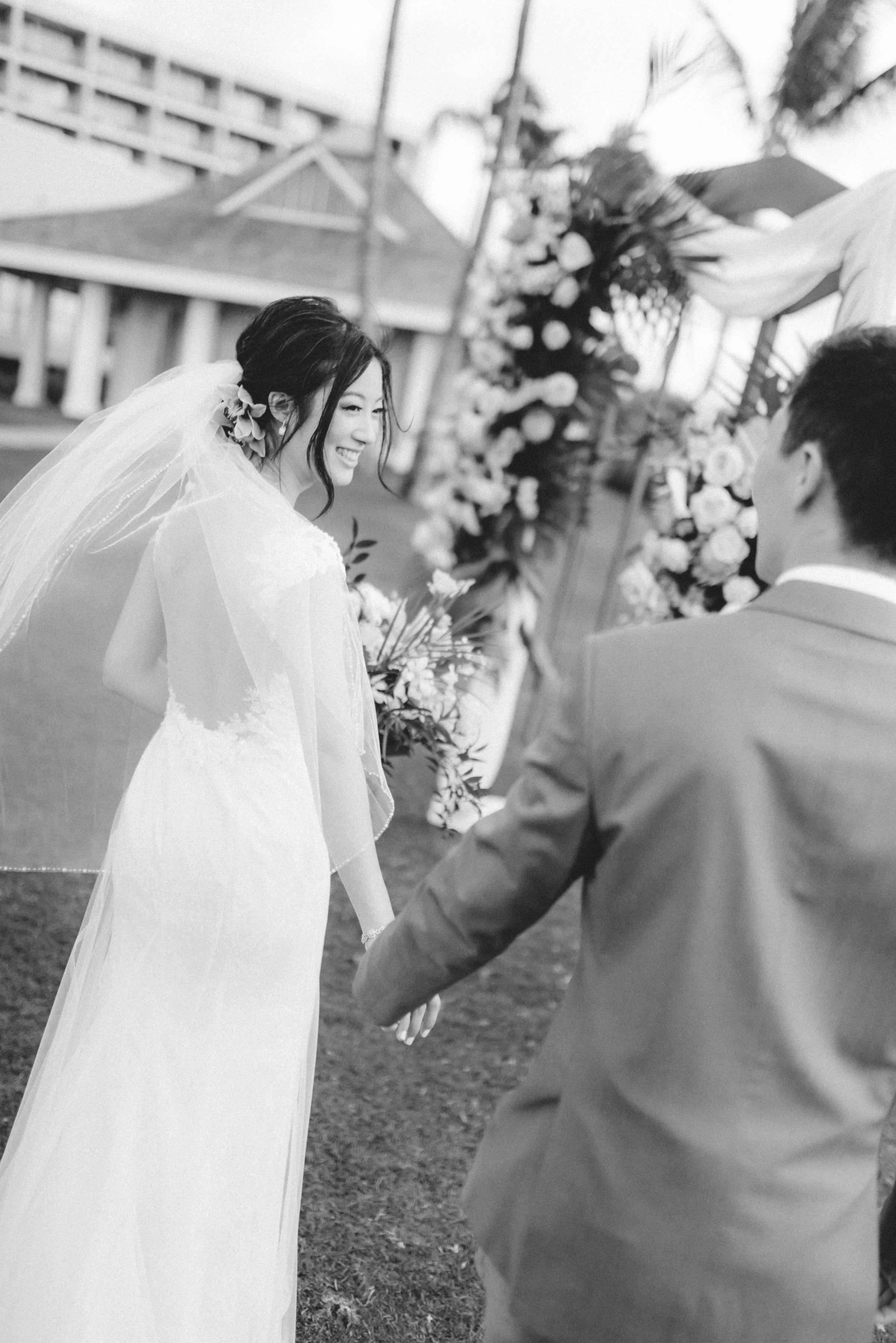 ritz-carlton-turtle-bay-wedding-phototgrapher (10).jpg
