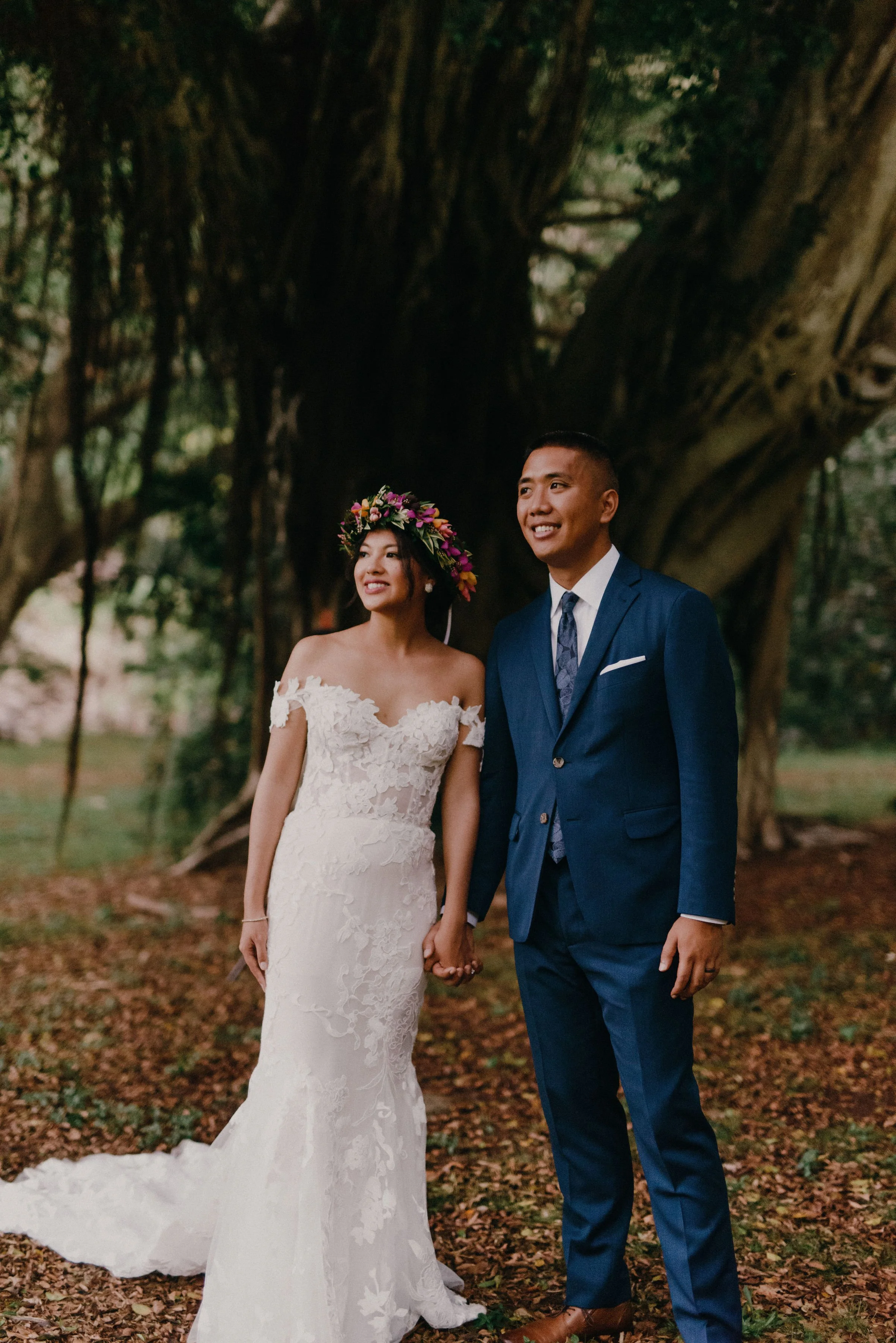 hawaii-starry-waimea-valley-wedding-bride-and-groom-portraits (31).jpg