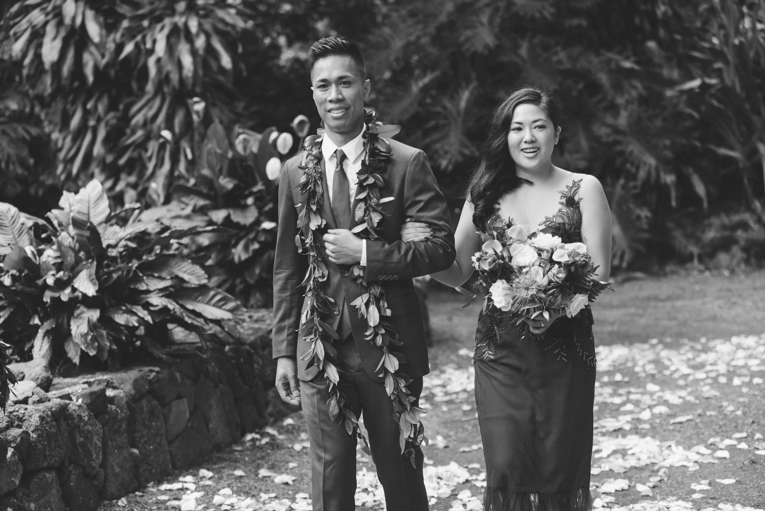 hawaii-romantic-tropical-boho-waimea-valley-wedding-hawaiian-ceremony (17).jpg