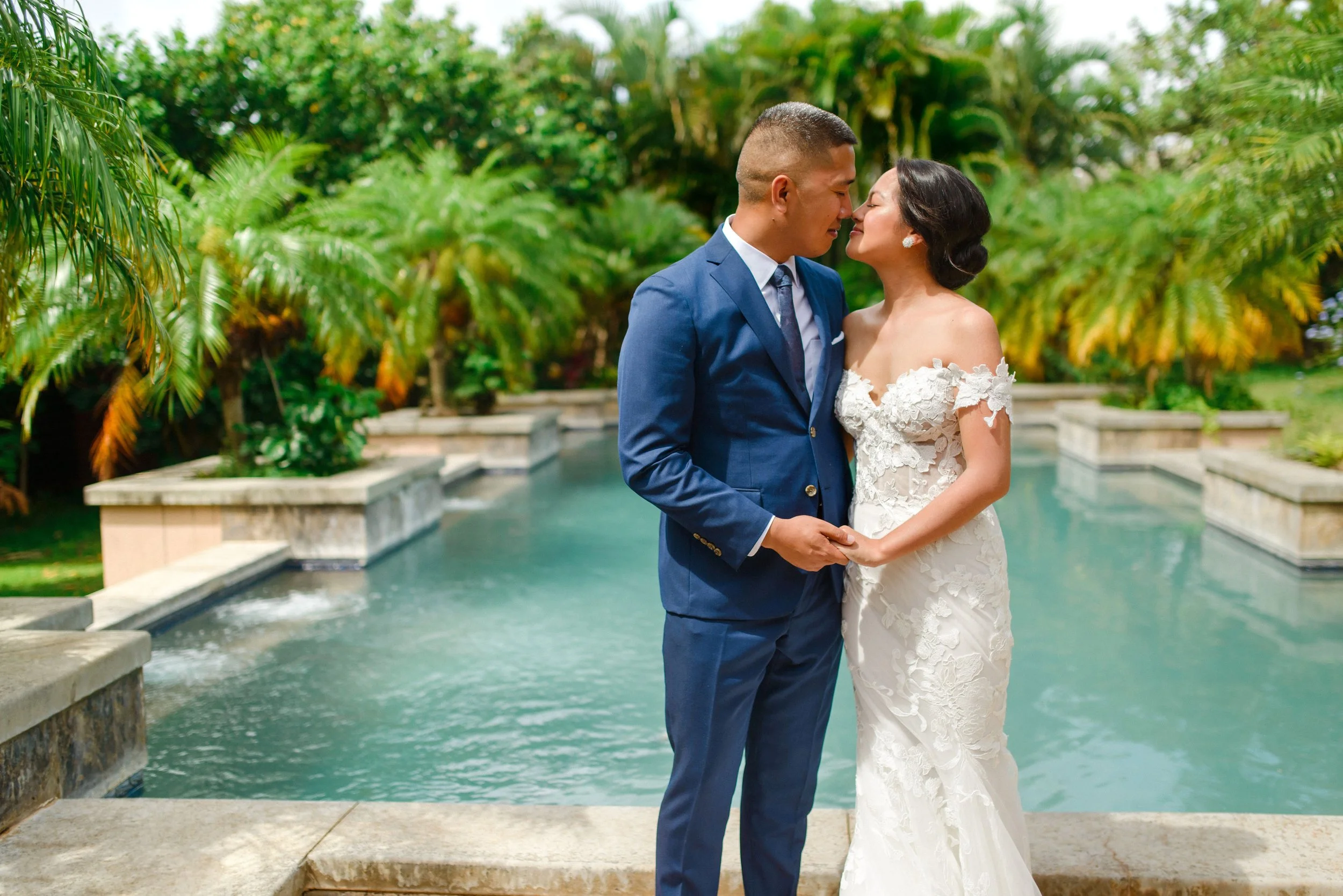 romantic-waimea-valley-wedding-firstlook (20).jpg