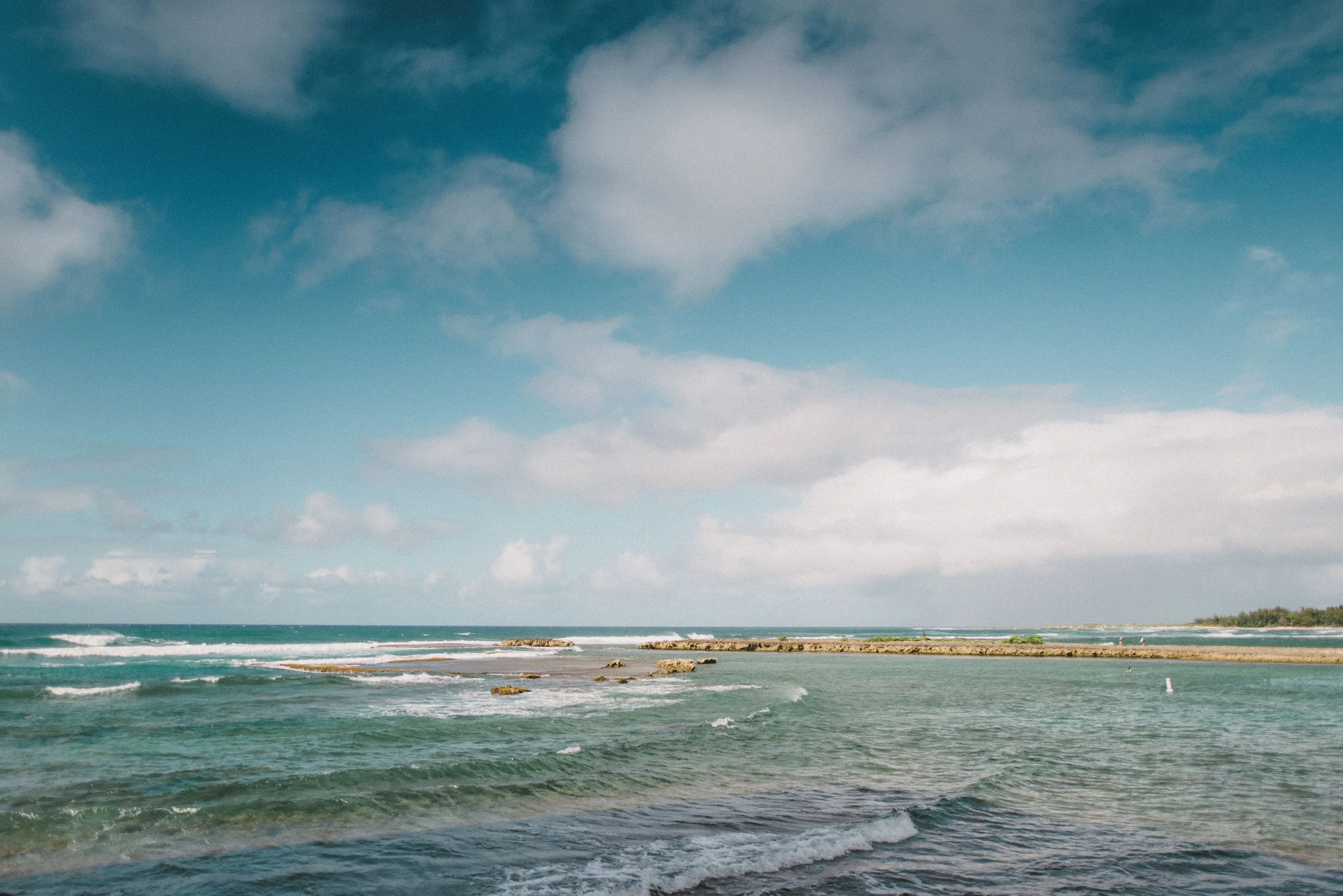 ritz-carlton-turtle-bay-wedding-phototgrapher (60).jpg
