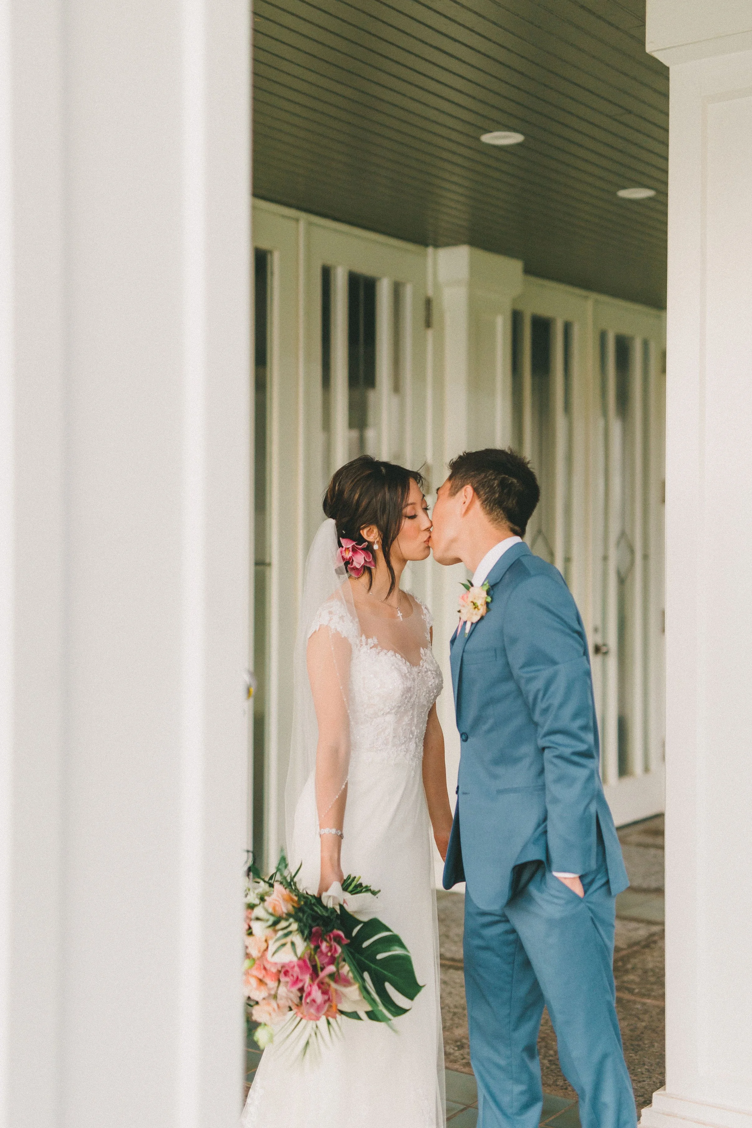 ritz-carlton-turtle-bay-wedding-phototgrapher (78).jpg