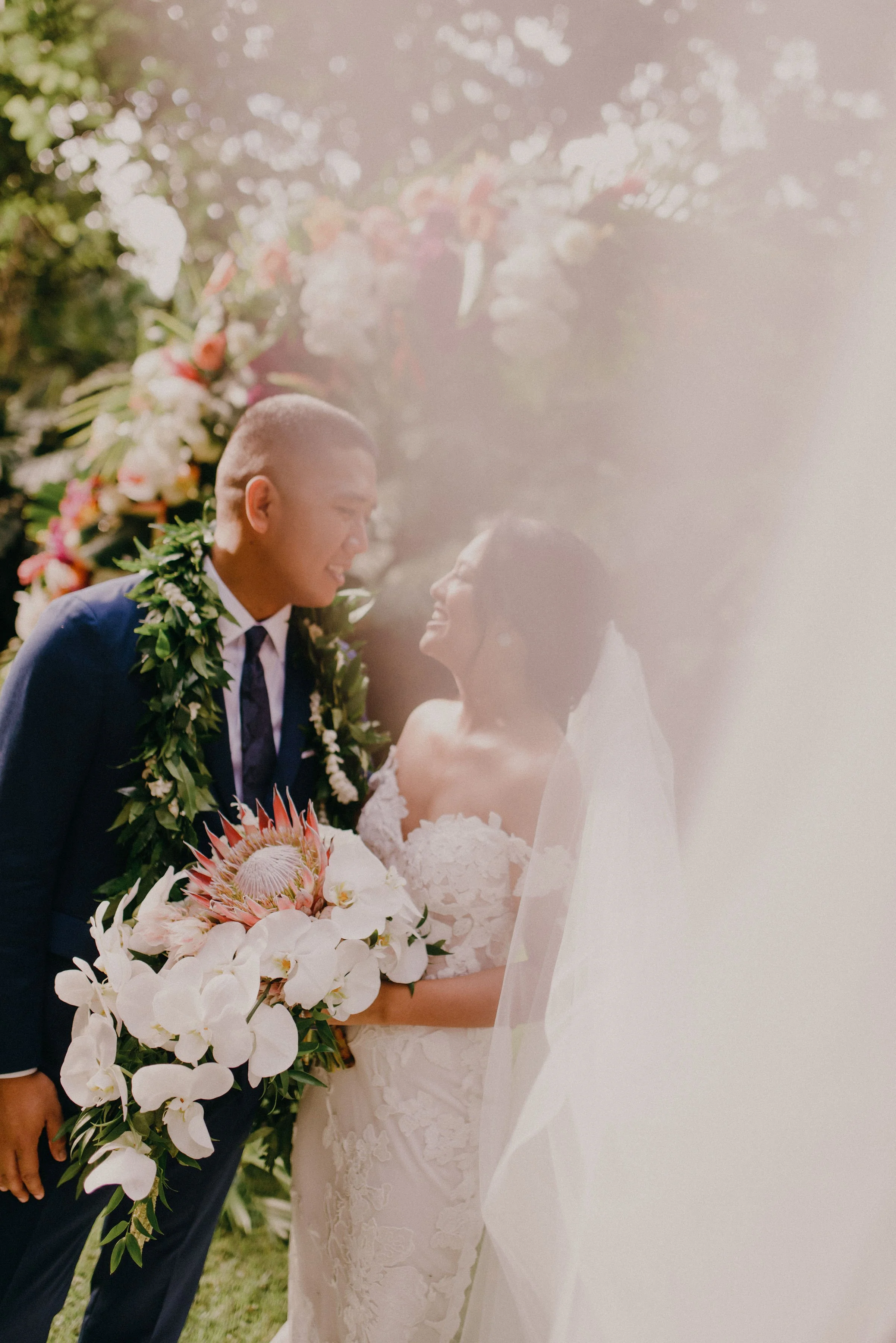 colorful-starry-waimea-valley-wedding-portraits (14).jpg