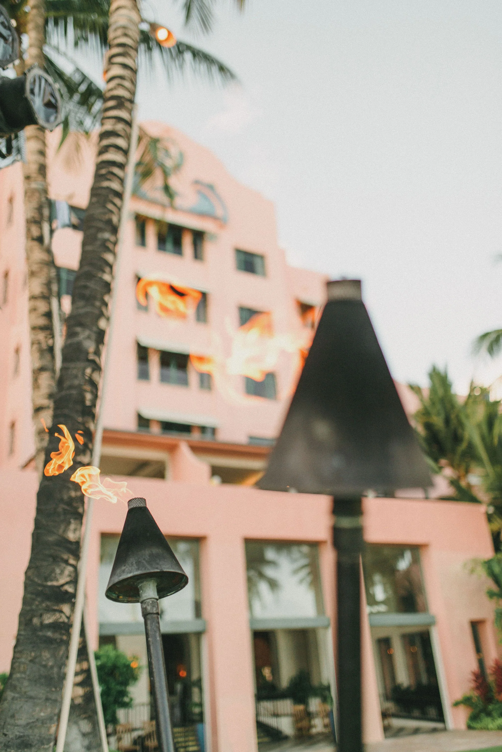 oahu-island-destination-romantic-royal-hawaiian-resort-wedding (40).jpg