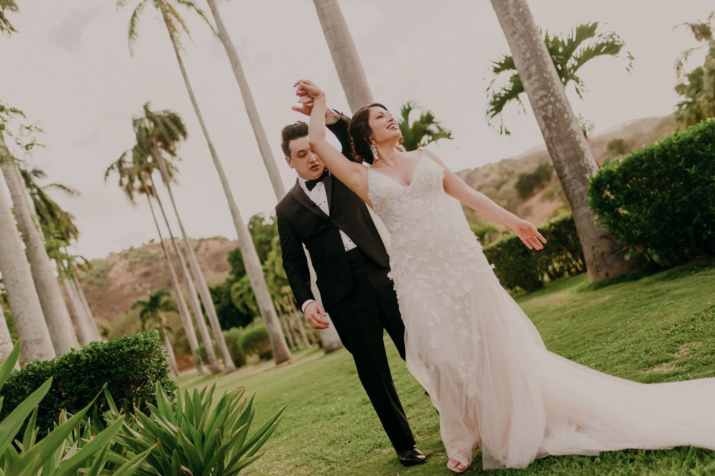 hawaii-dillingham-ranch-wedding-first-look (18).jpg