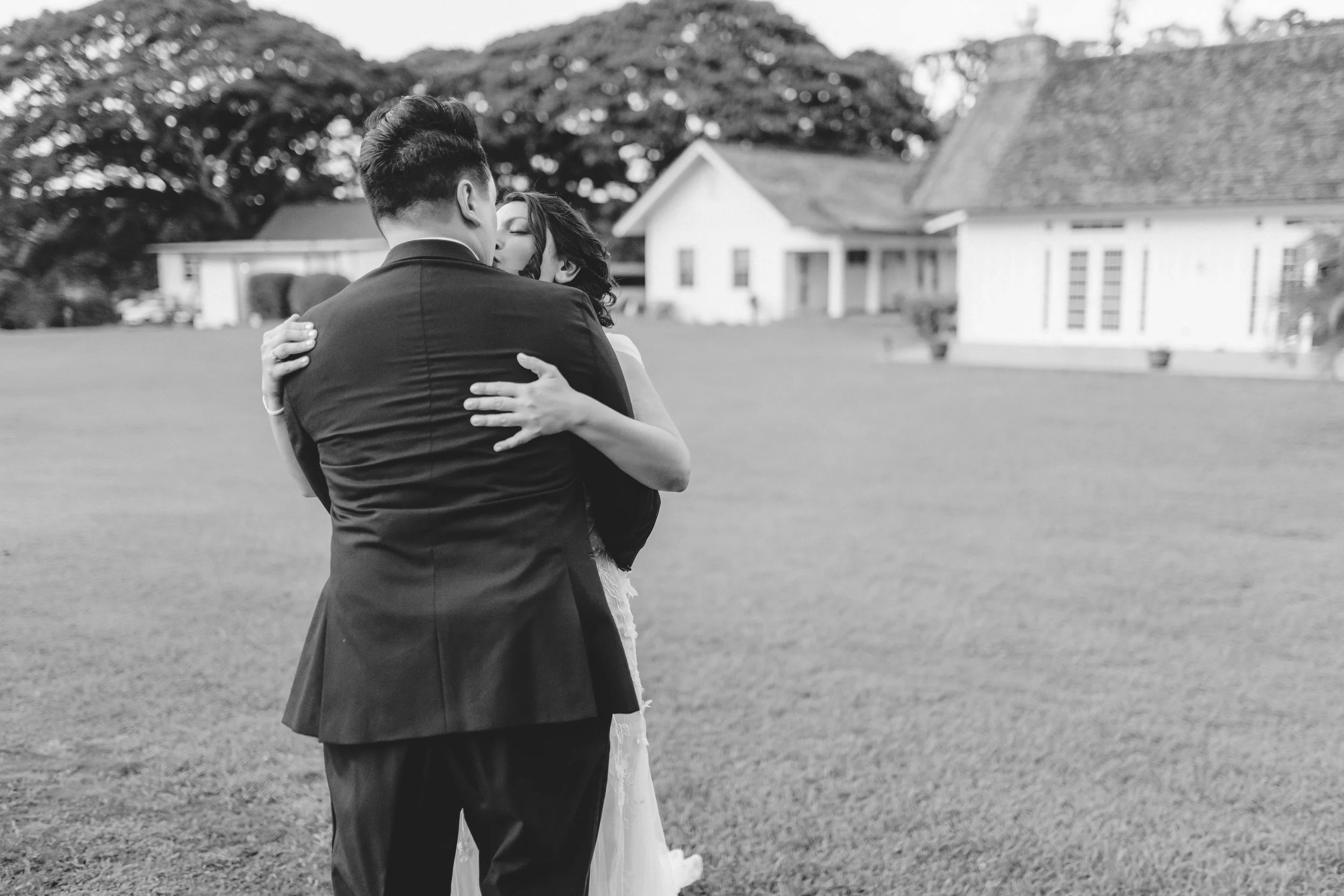 rustic-north-shore-wedding-first-look (15).jpg