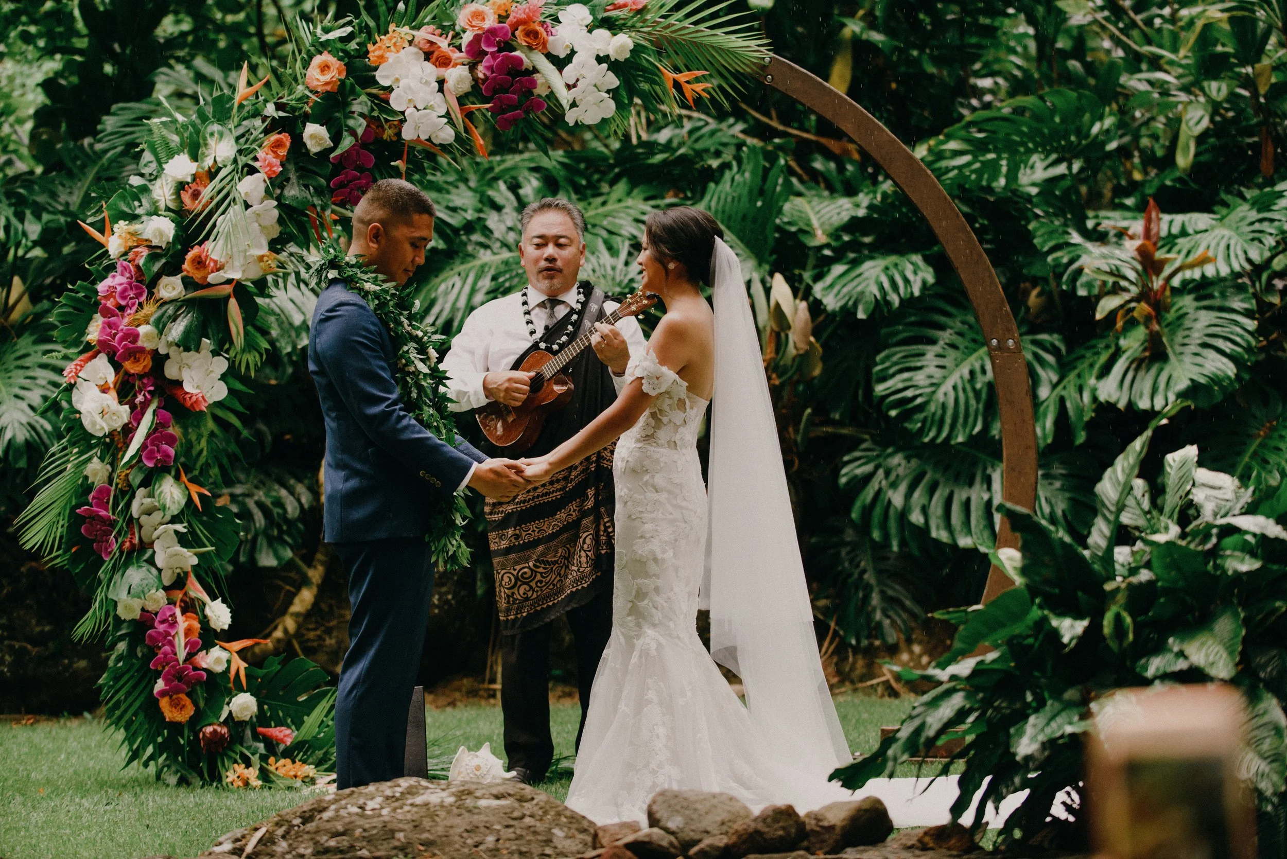 colorful-starry-waimea-valley-wedding-hawaiian-ceremony (60).jpg