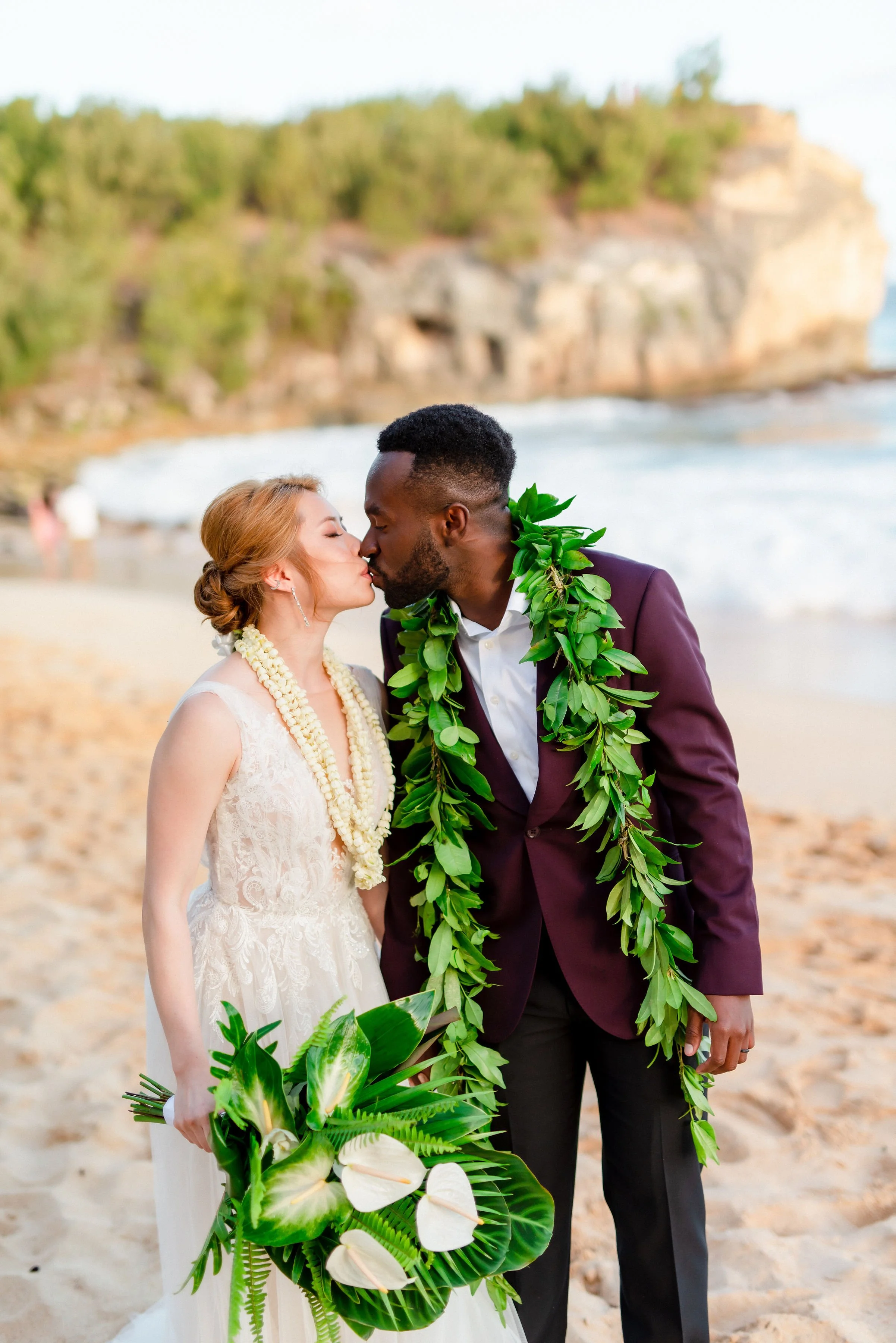tropical-kauai-shipwreck-beach-wedding(51).jpg