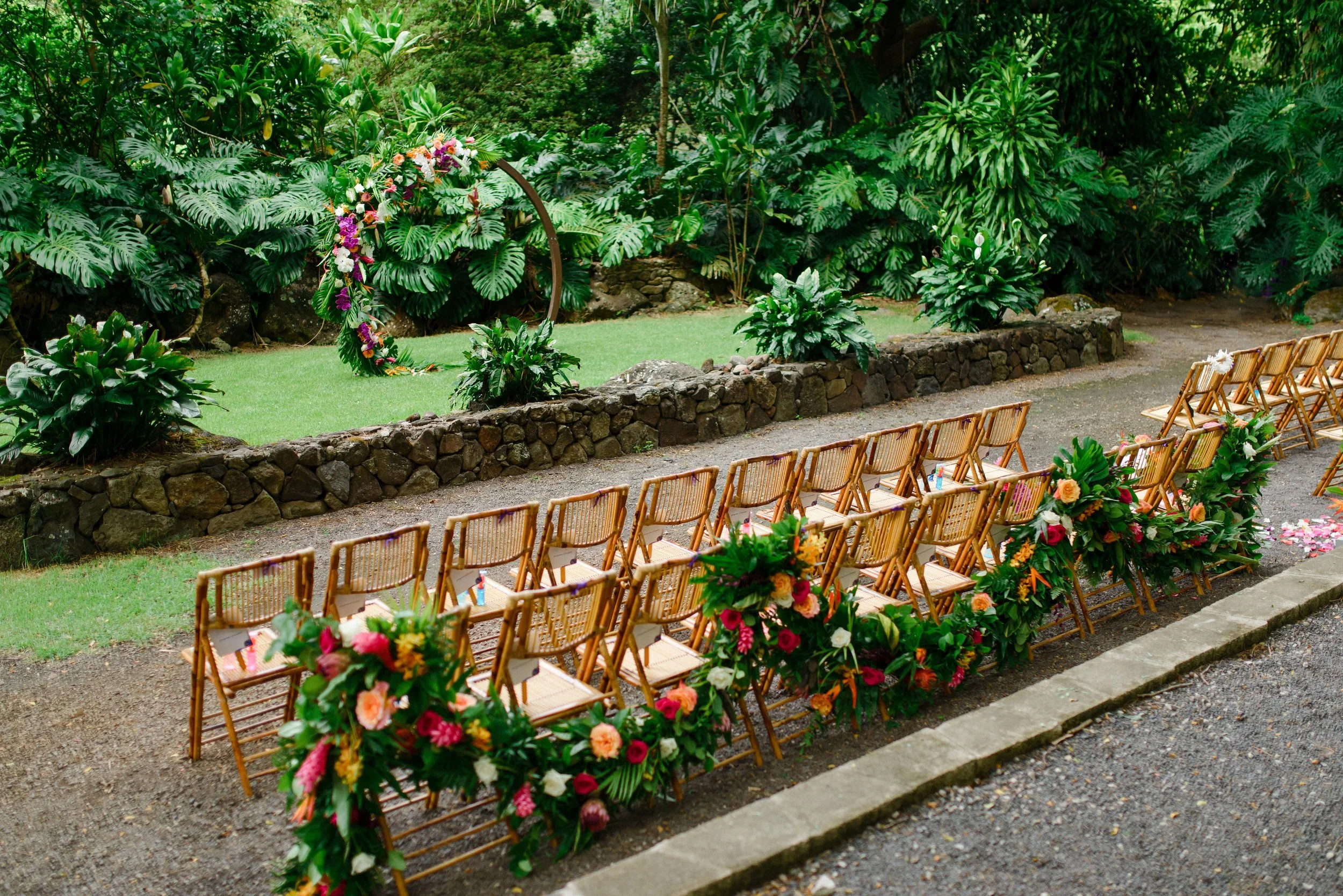 hawaii-starry-waimea-valley-wedding-ceremony (40).jpg