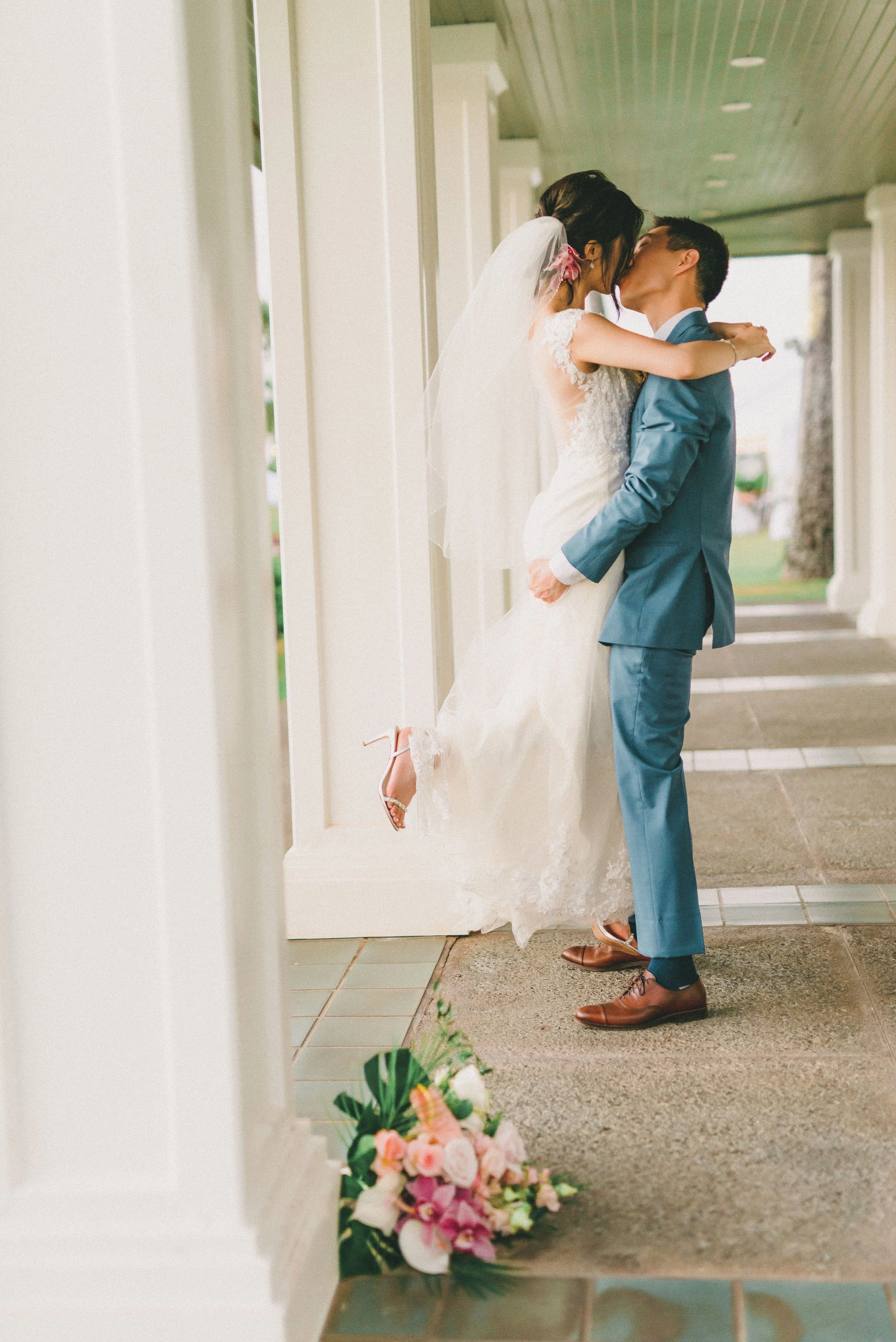 ritz-carlton-turtle-bay-wedding-phototgrapher (75).jpg