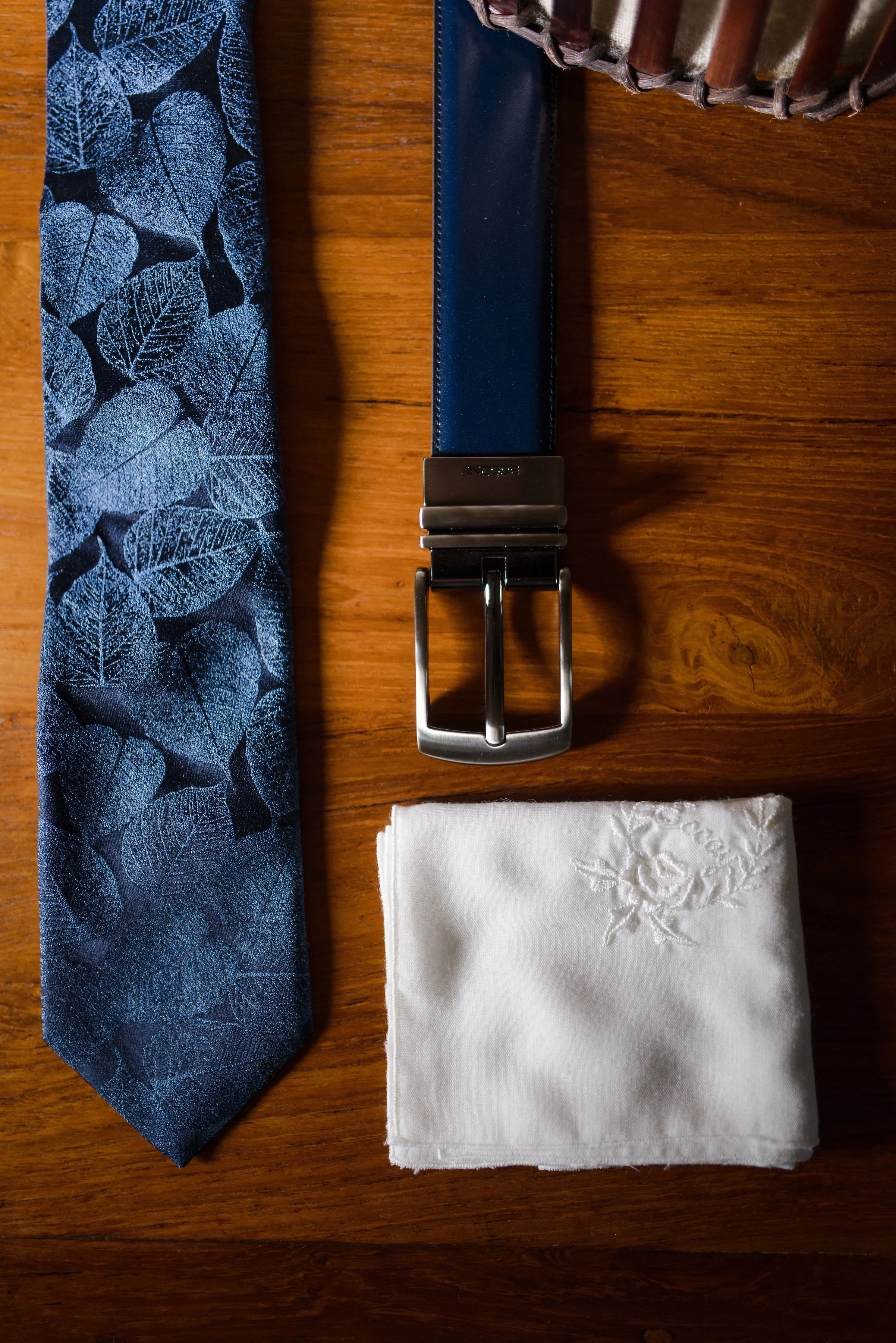 hawaii-starry-waimea-valley-wedding-details (1).jpg