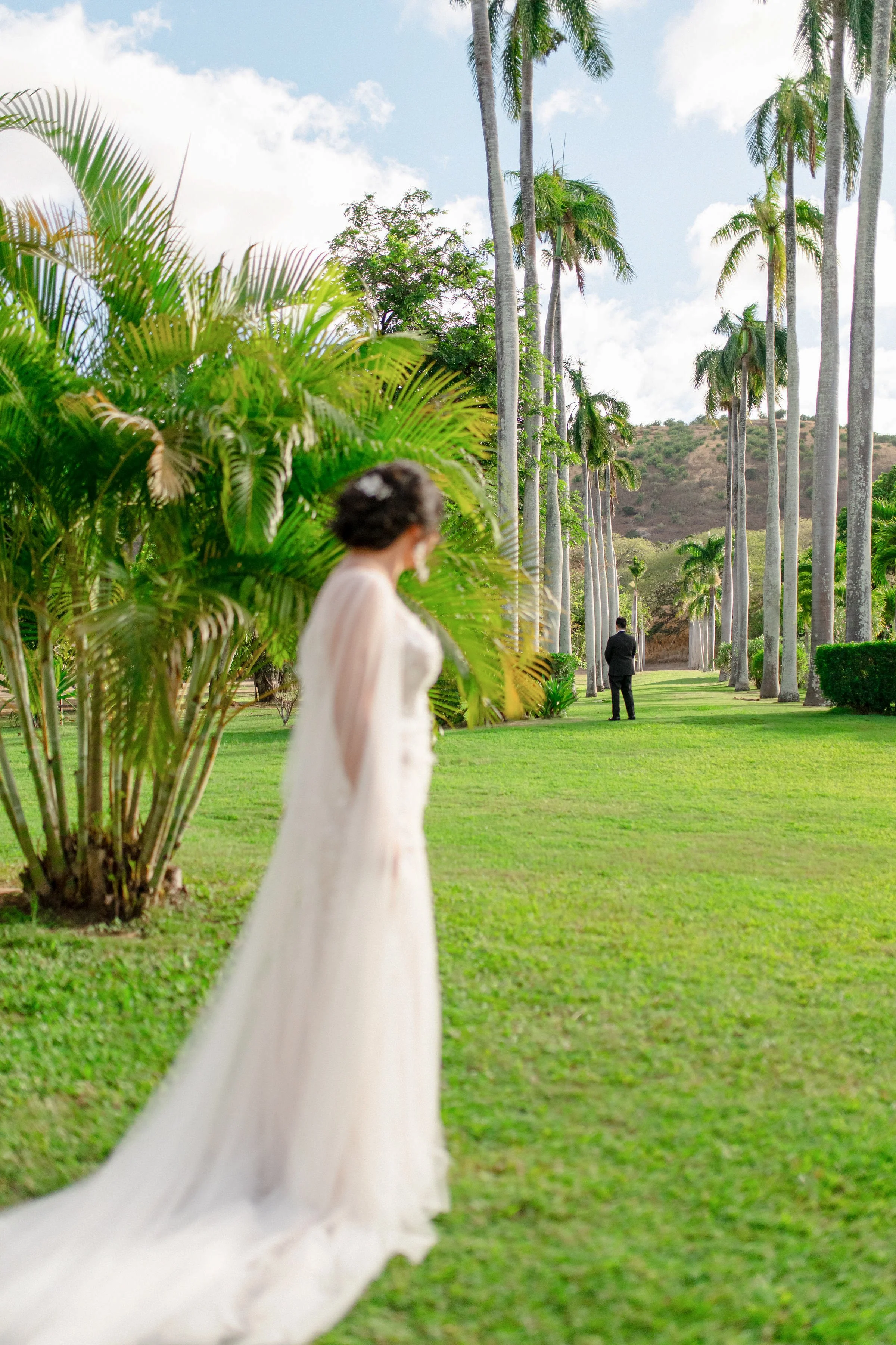 romantic-dillingham-ranch-wedding-first-look (2).jpg