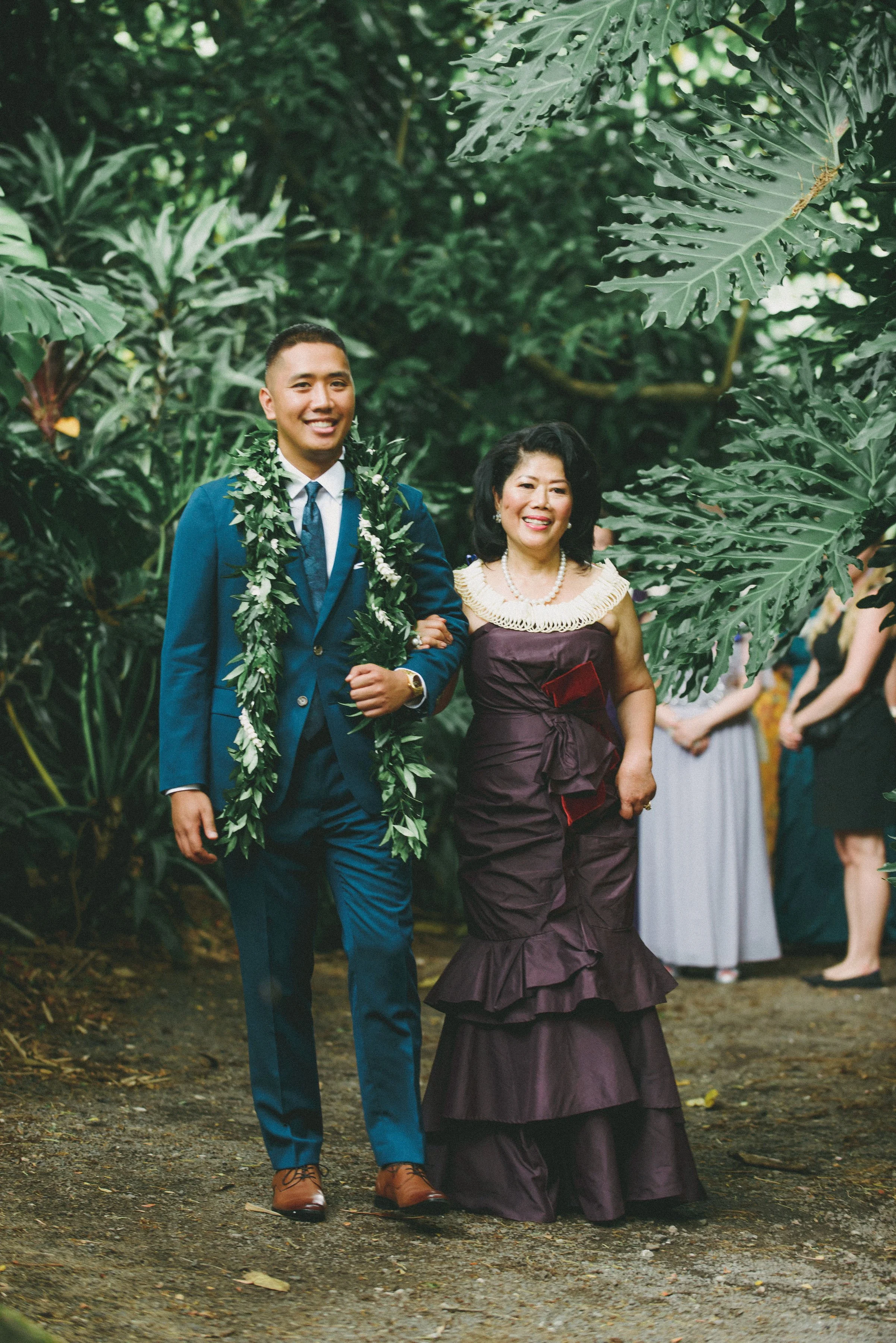 hawaii-romantic-waimea-valley-wedding-hawaiian-ceremony (8).jpg