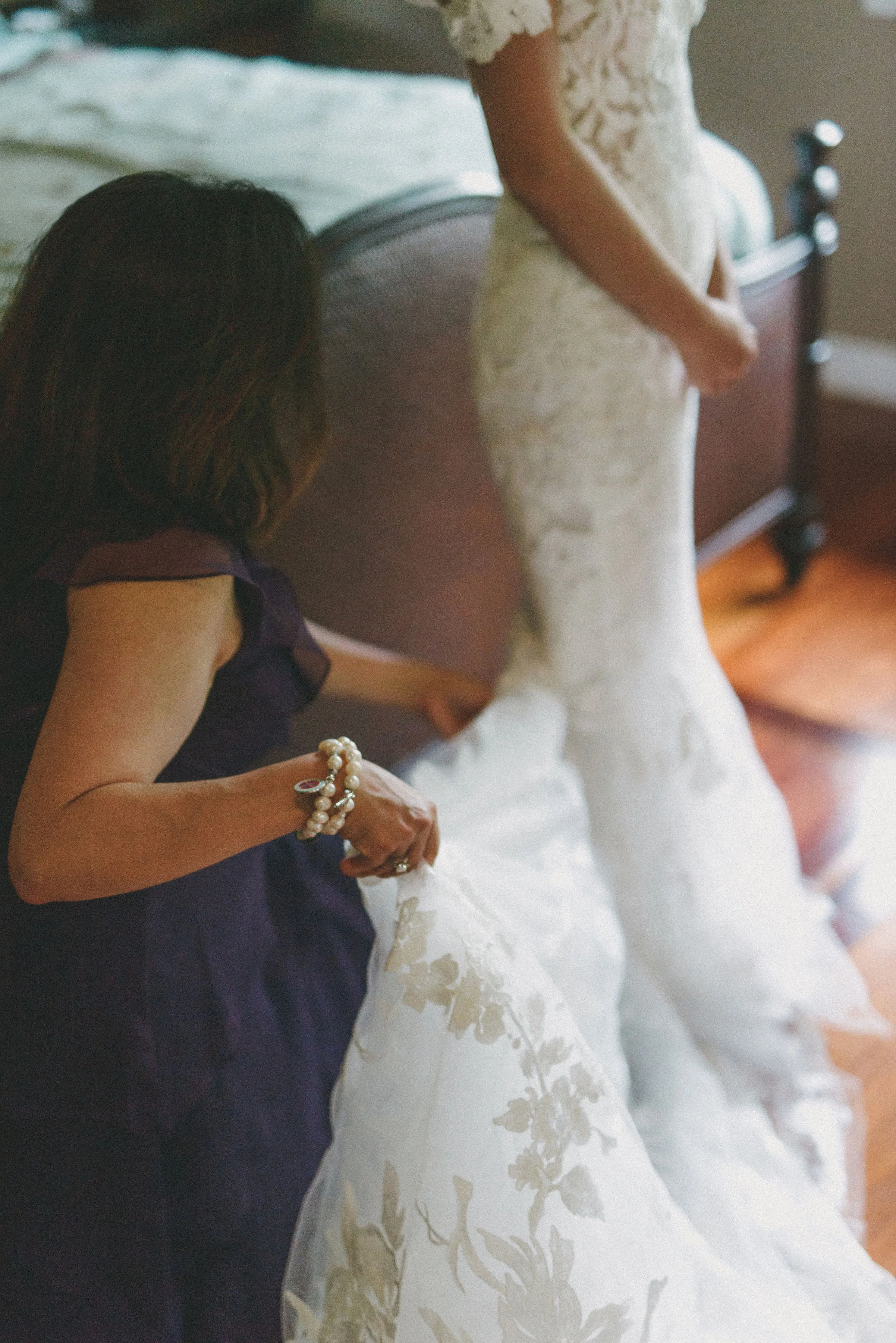 hawaii-colorful-romantic-waimea-valley-wedding-details (20).jpg