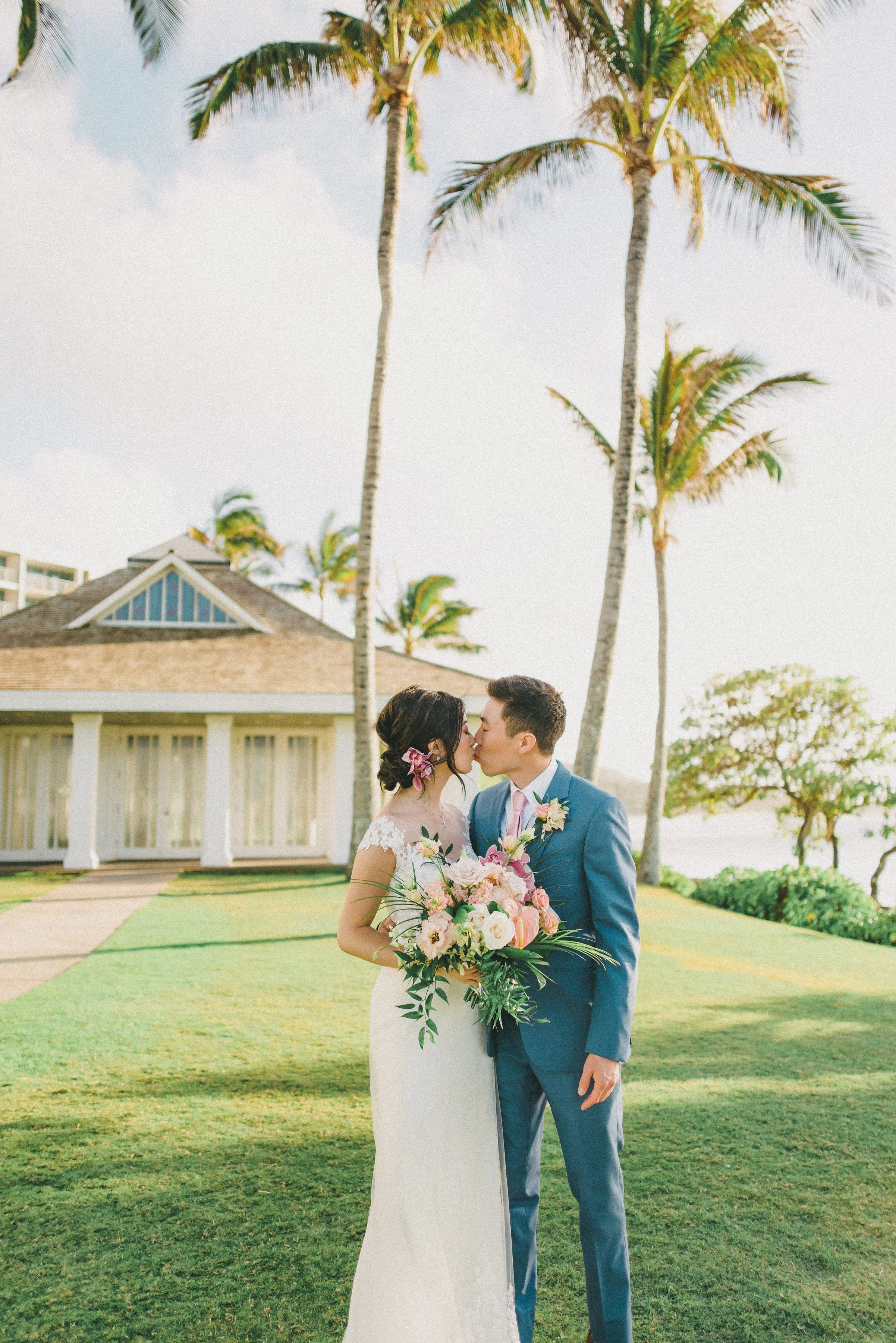 ritz-carlton-turtle-bay-wedding-phototgrapher (17).jpg