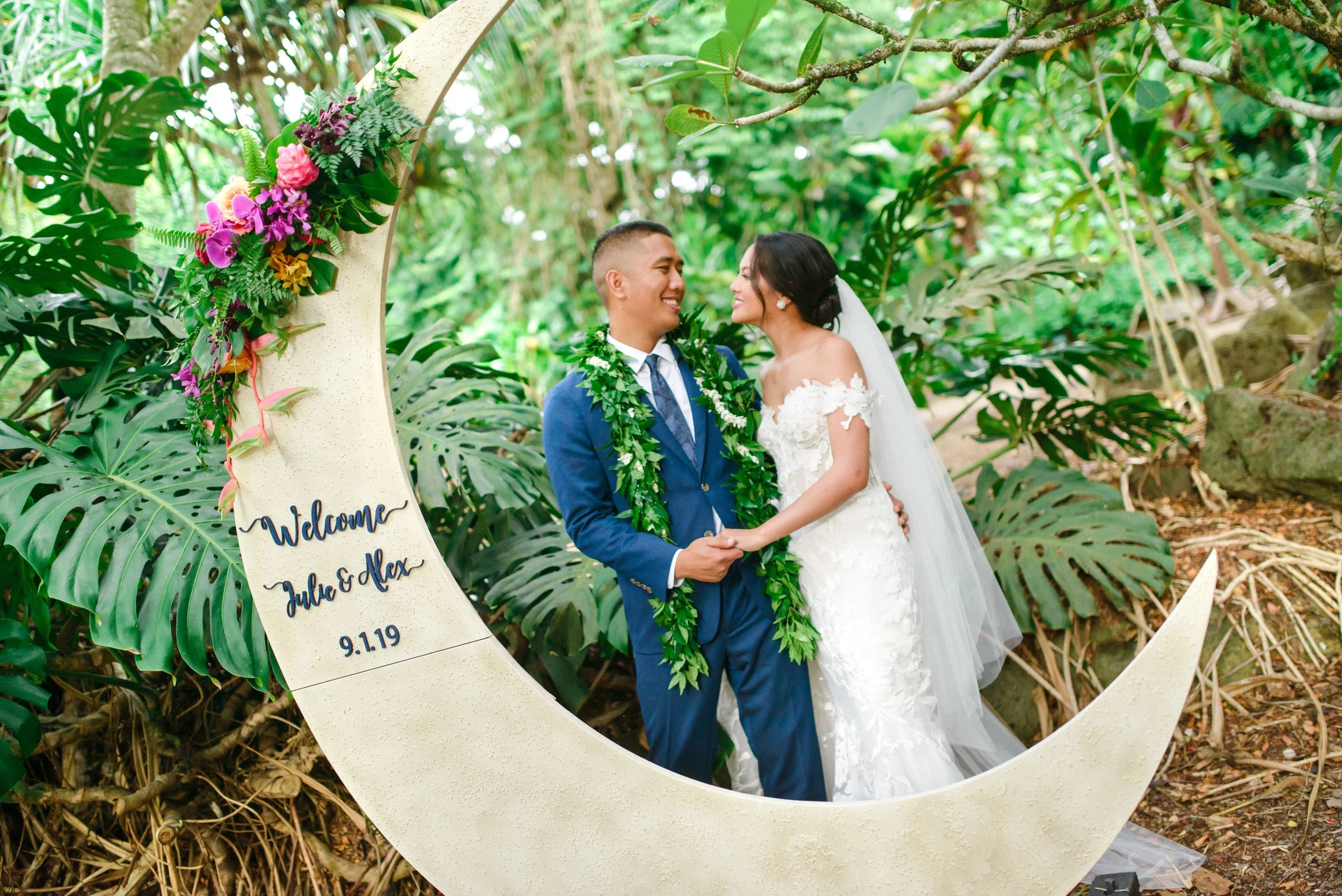 romantic-tropical-boho-waimea-valley-wedding-reception-details- (10).jpg