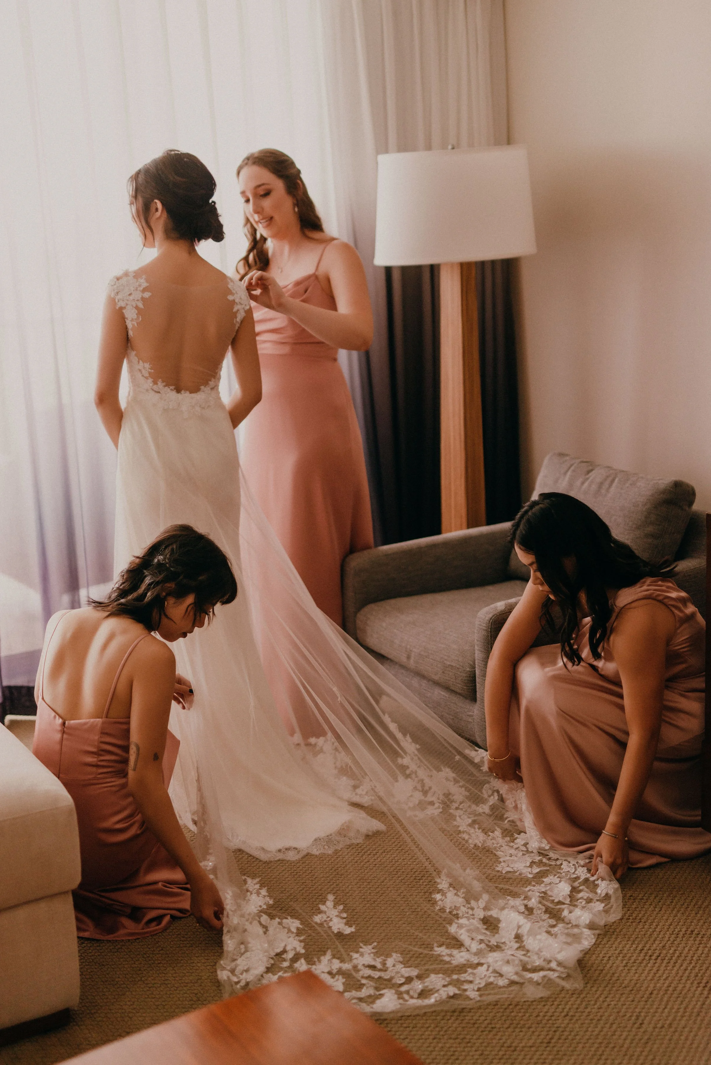 ritz-carlton-turtle-bay-wedding-phototgrapher (24).jpg