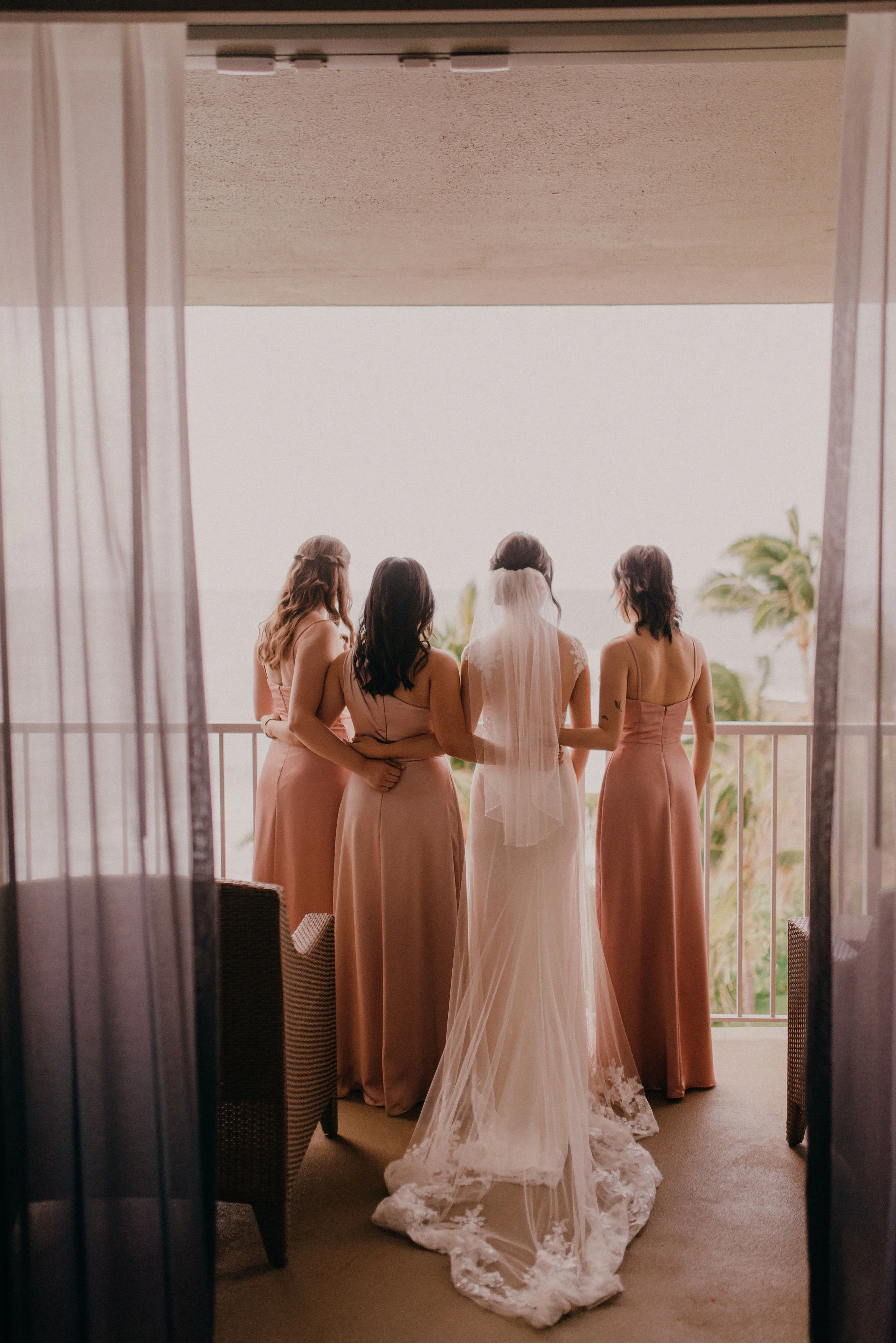 ritz-carlton-turtle-bay-wedding-phototgrapher (27).jpg