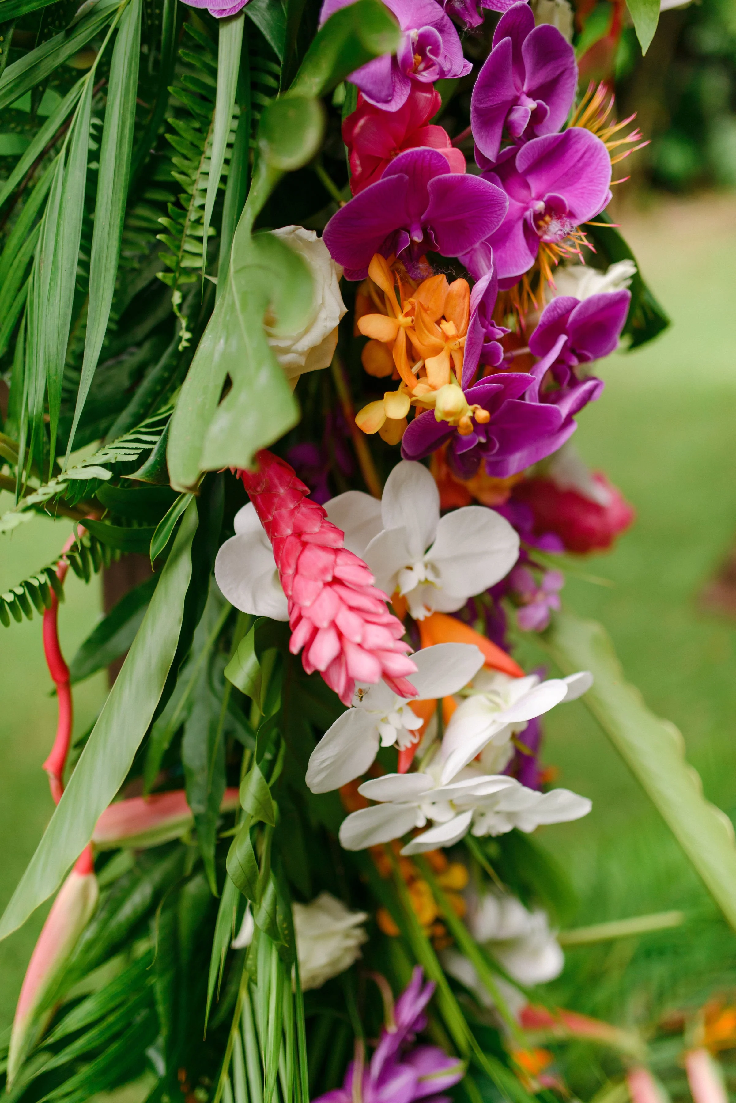 hawaii-romantic-tropical-boho-waimea-valley-wedding-ceremony (32).jpg