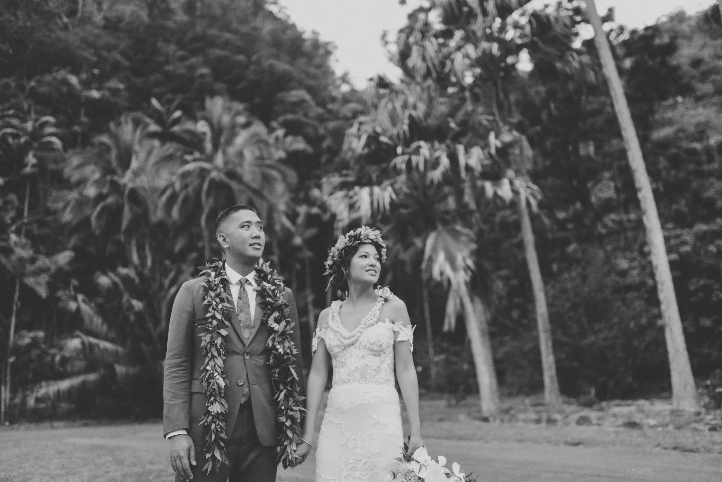 hawaii-tropical-boho-waimea-valley-wedding-bride-and-groom-portraits (3).jpg
